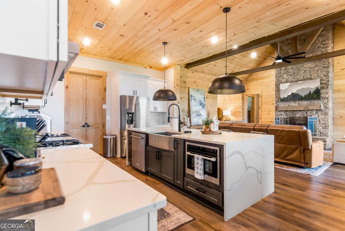 1272 Foxhound Trail NE