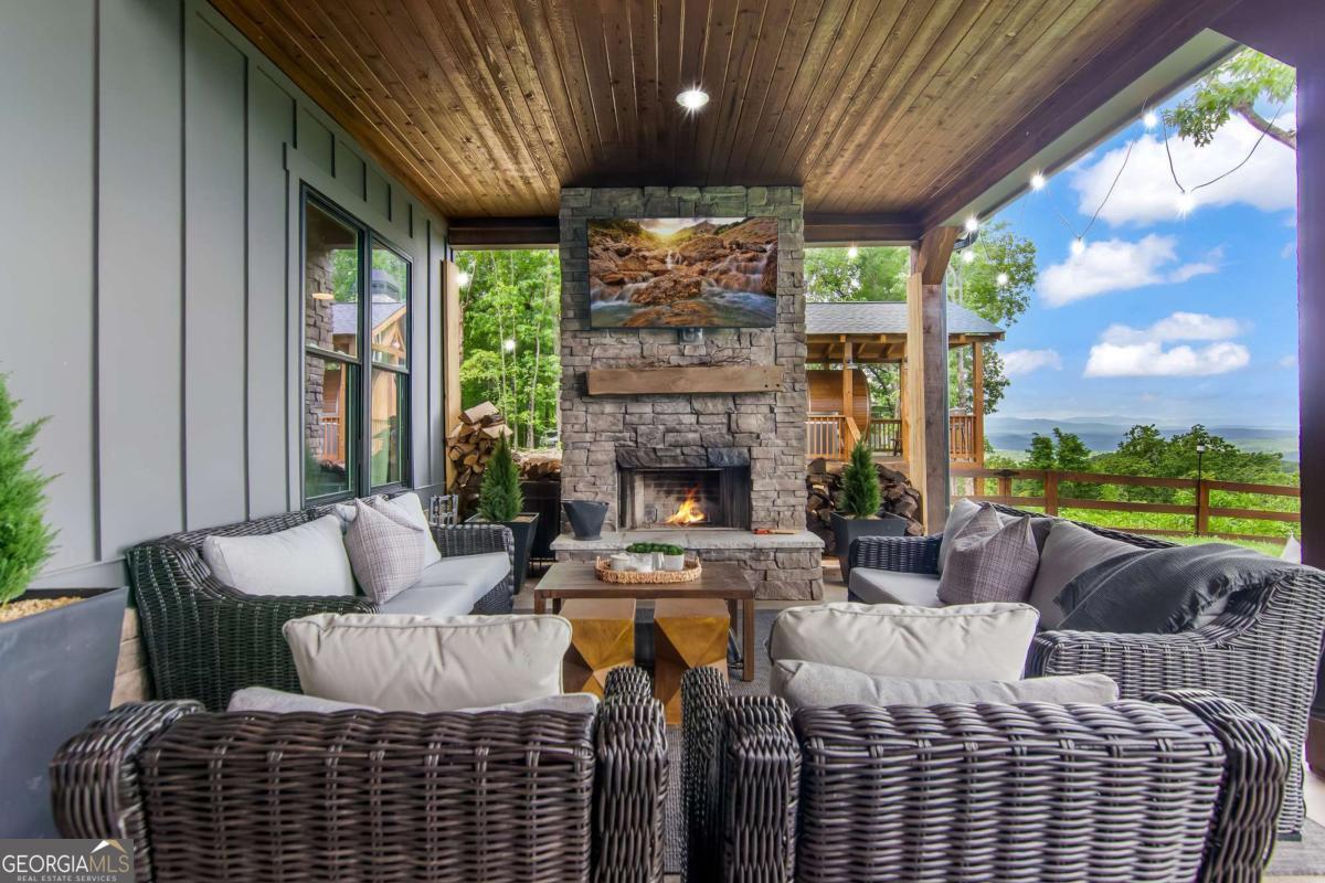1272 Foxhound Trail NE