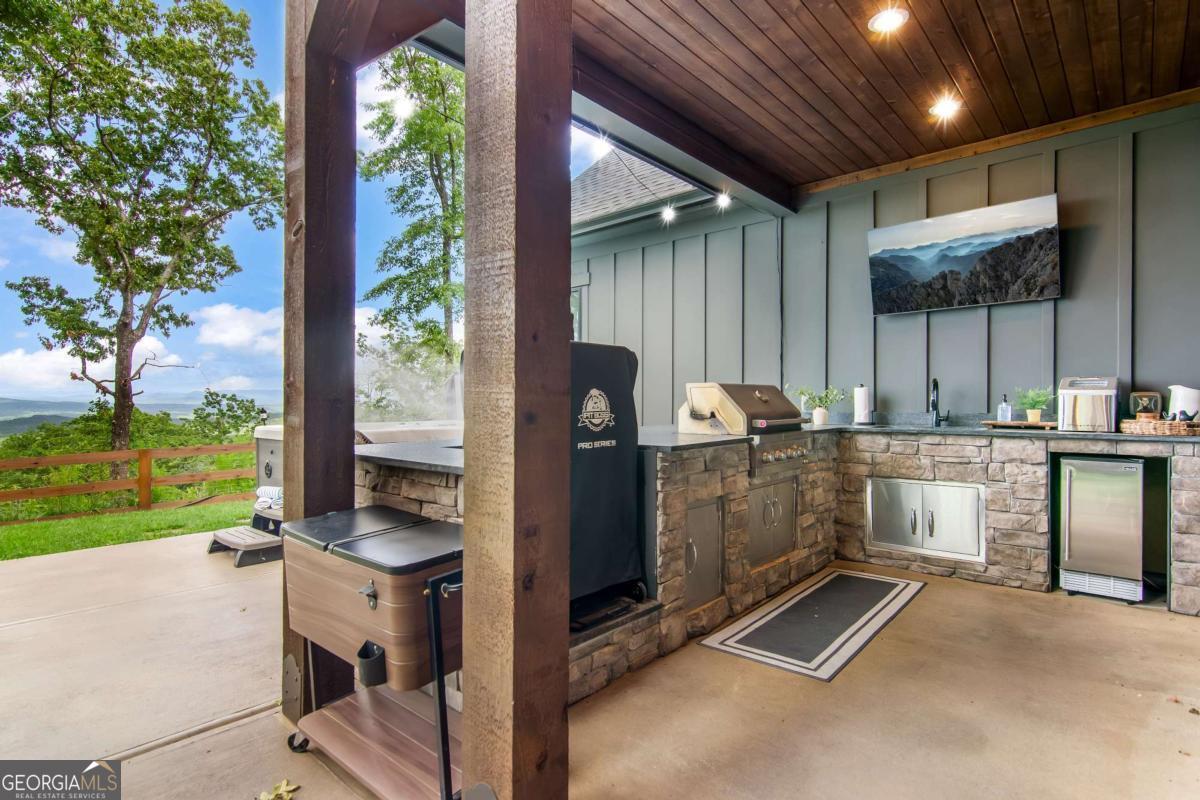 1272 Foxhound Trail NE