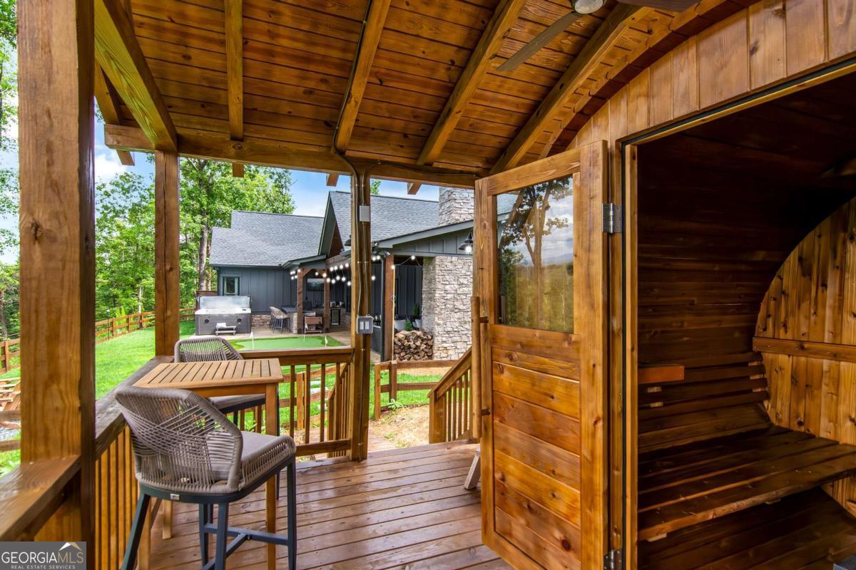 1272 Foxhound Trail NE
