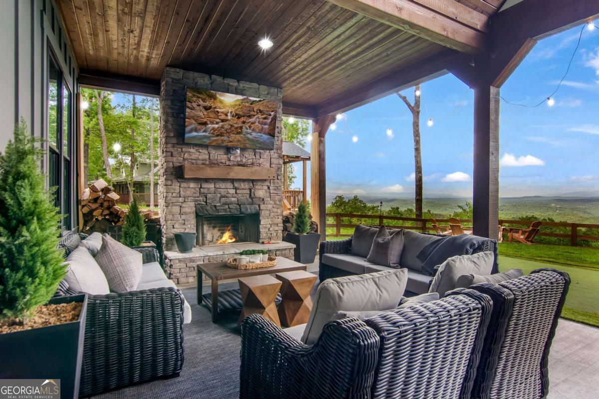 1272 Foxhound Trail NE