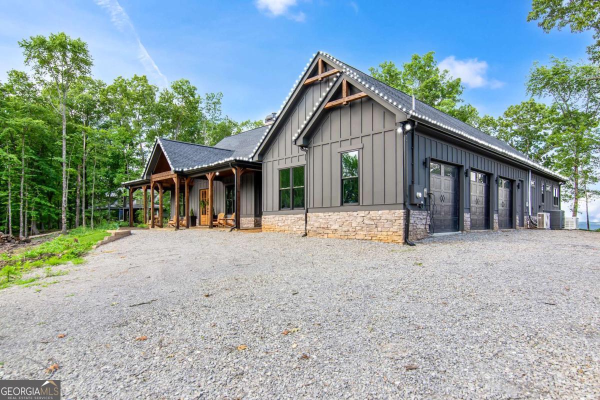 1272 Foxhound Trail NE