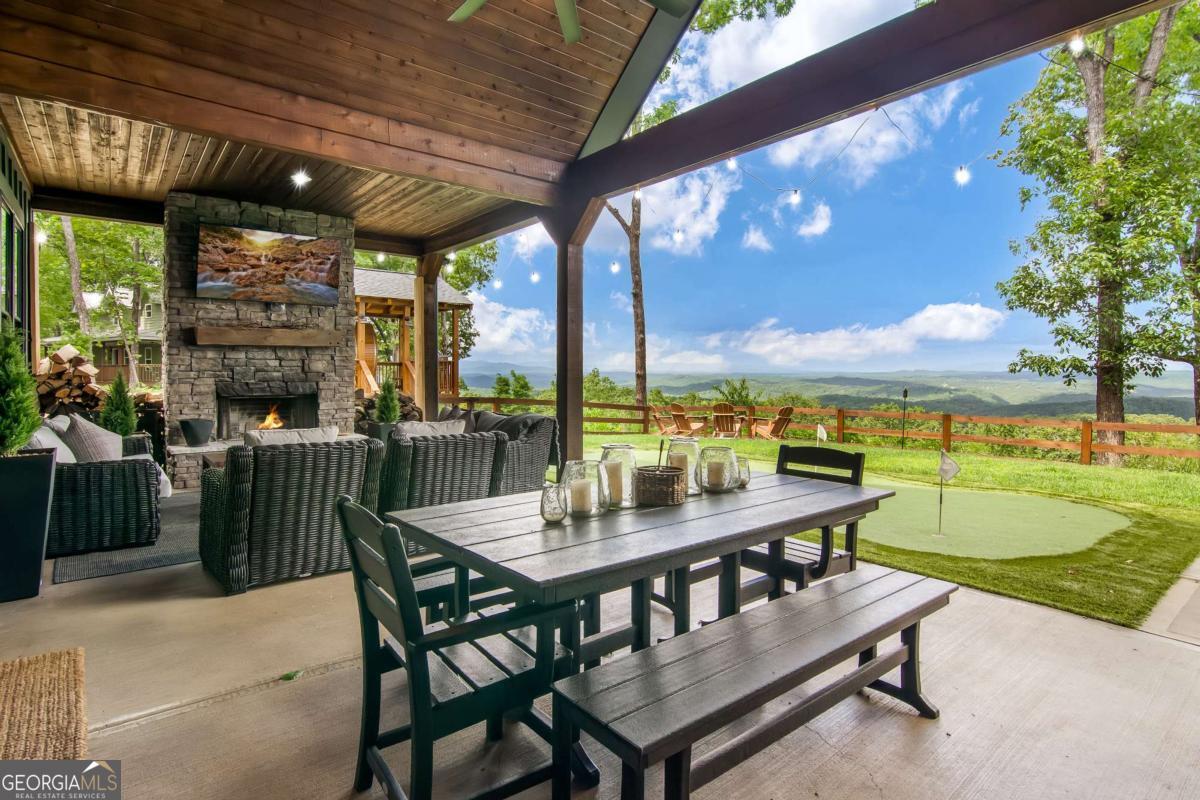 1272 Foxhound Trail NE