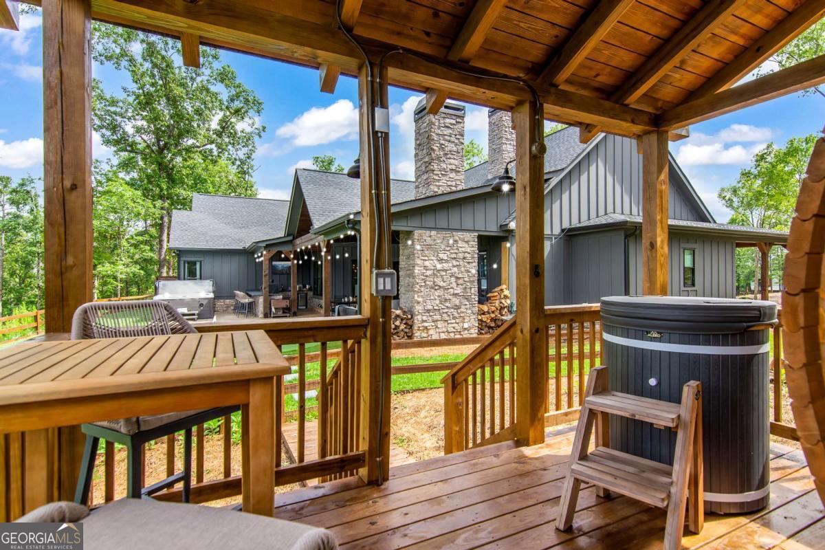 1272 Foxhound Trail NE
