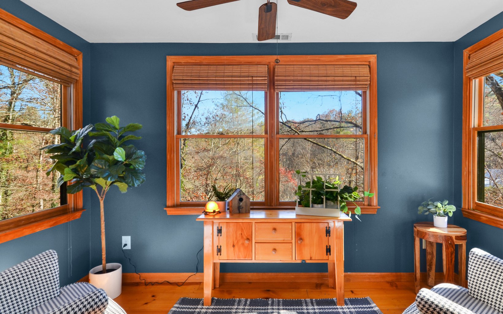 279 S Riverview Lane