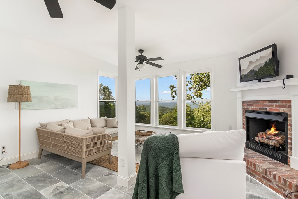 1269 Hunter Drive