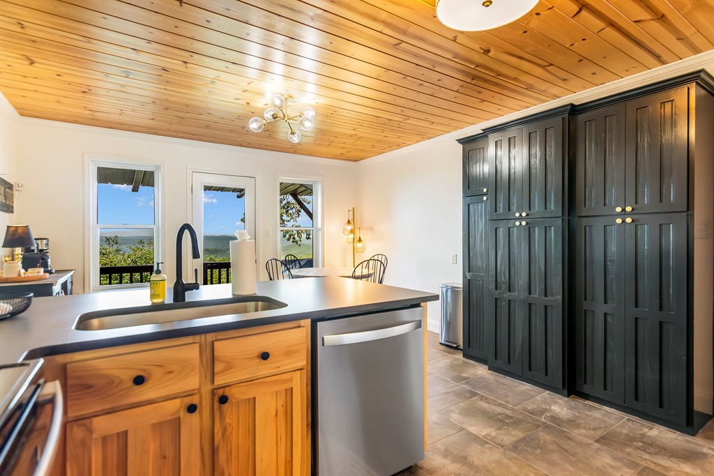 1269 Hunter Drive