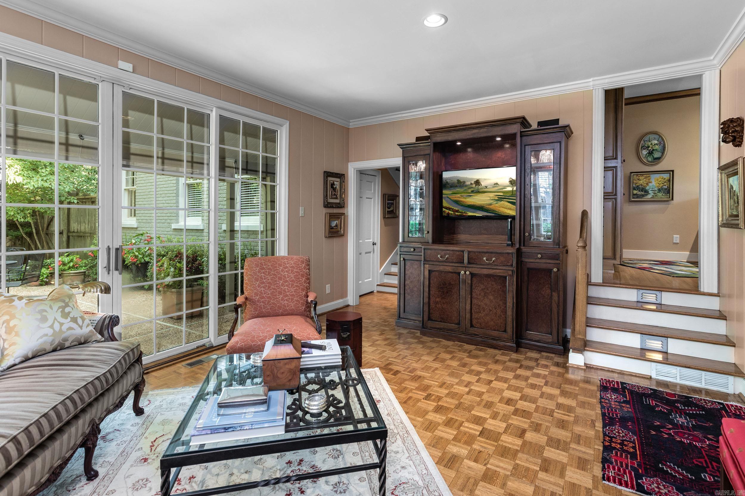 4900 Crestwood