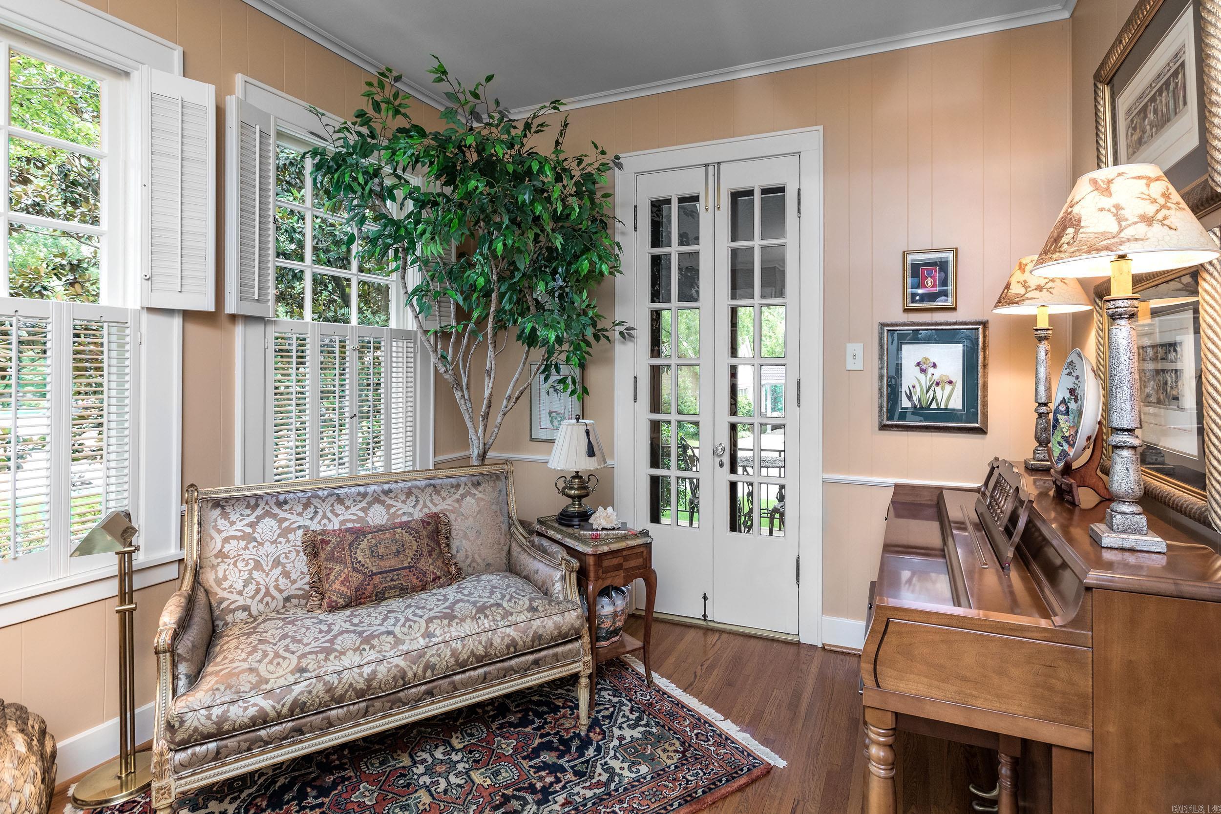 4900 Crestwood