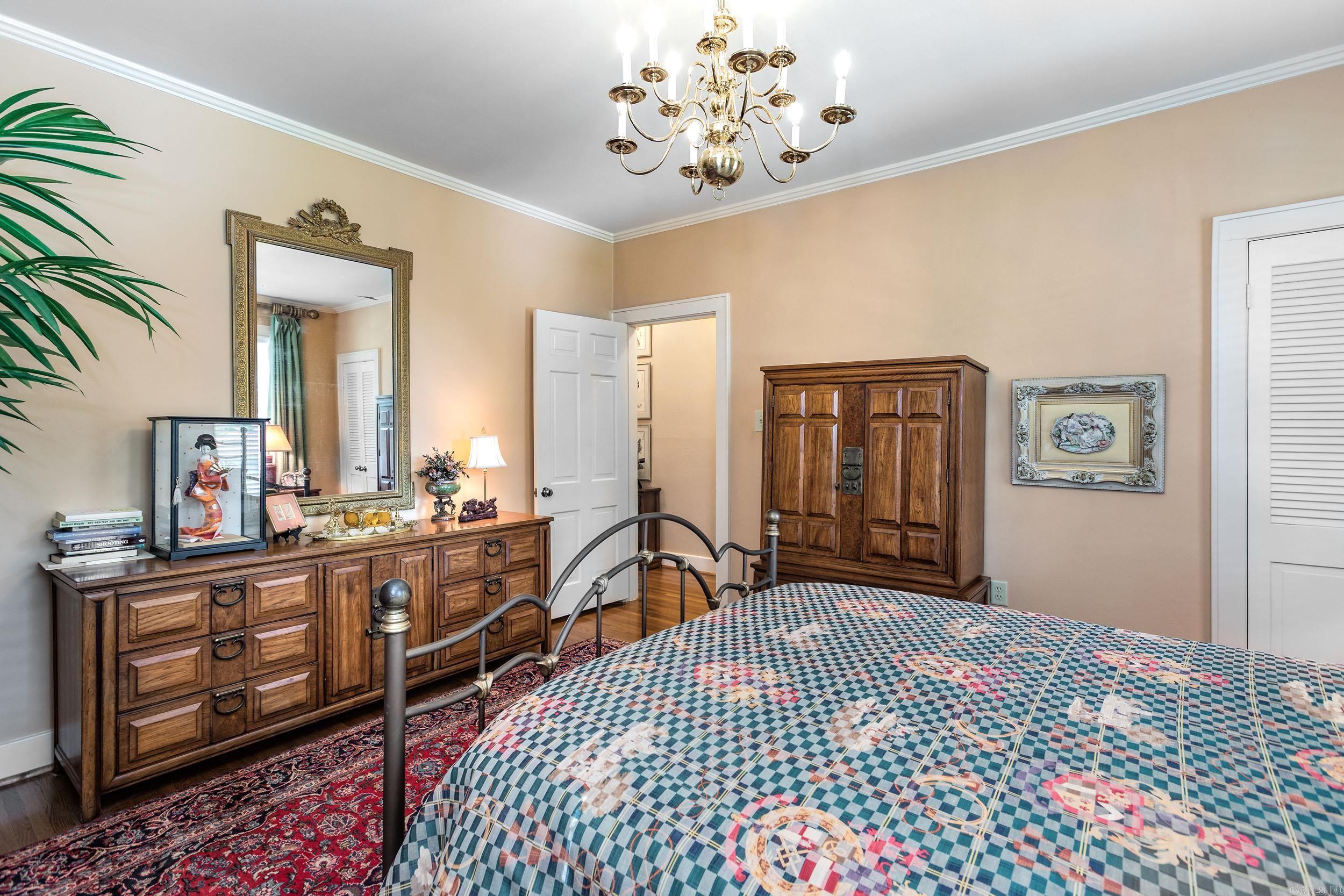 4900 Crestwood