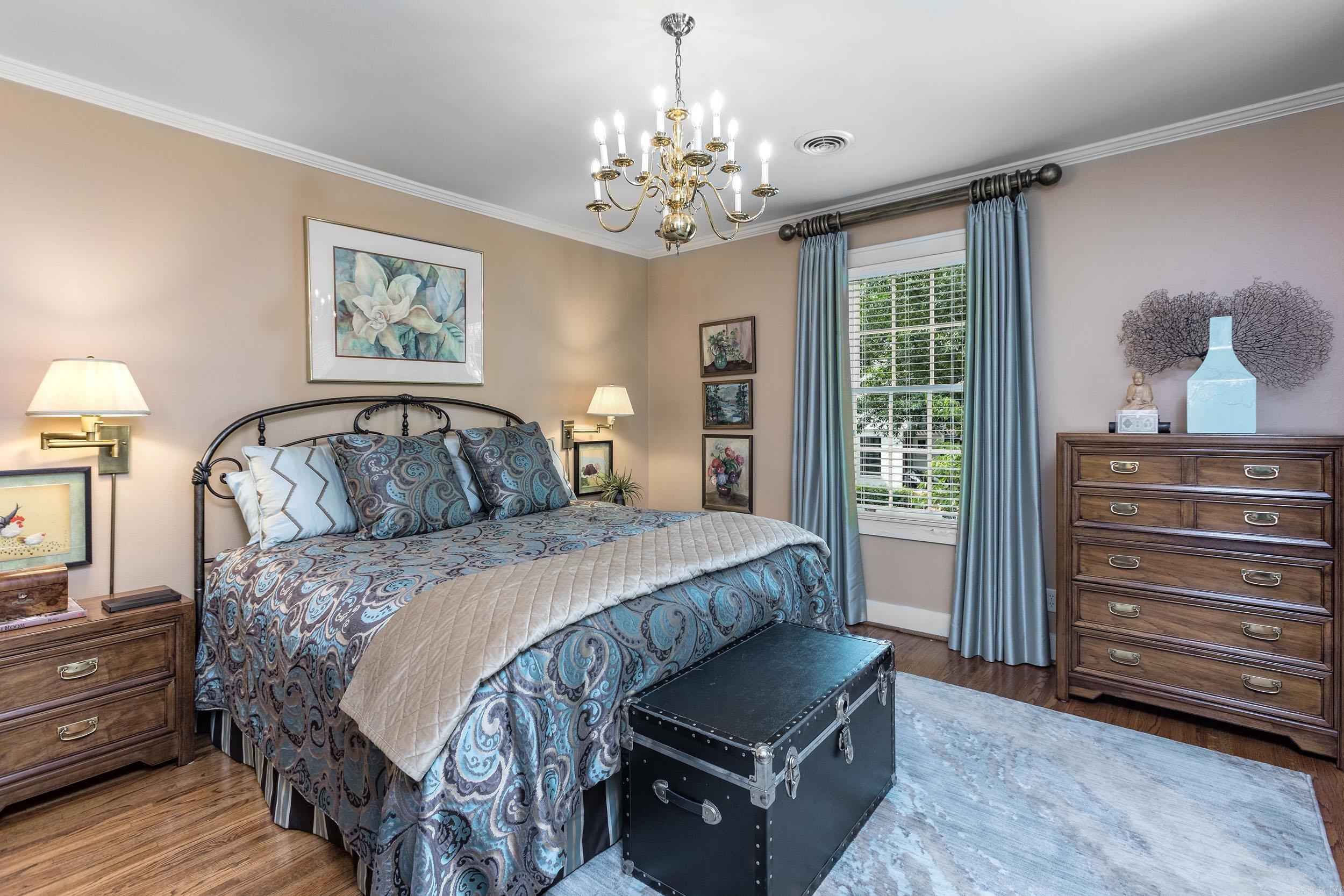4900 Crestwood