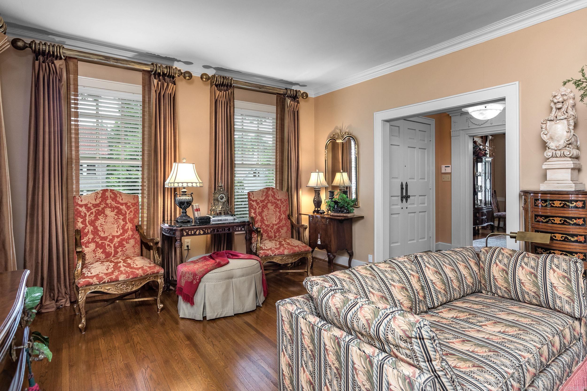 4900 Crestwood