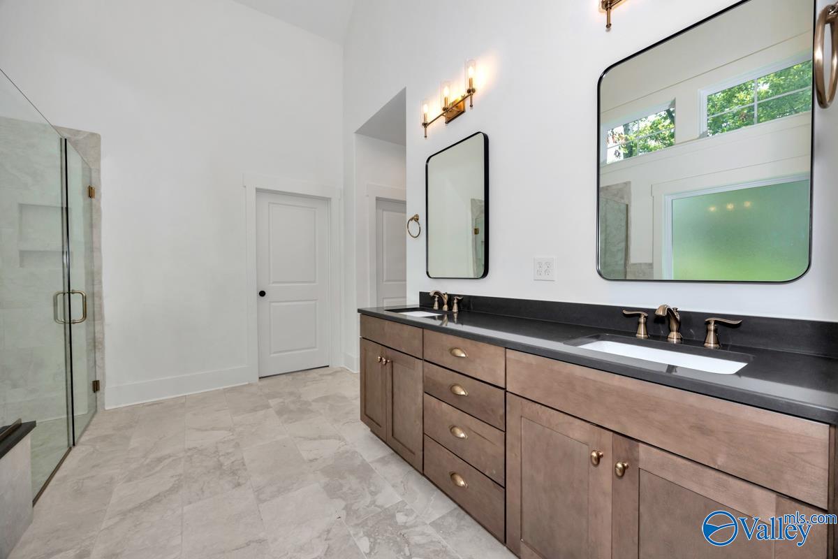 25 Bluff Creek