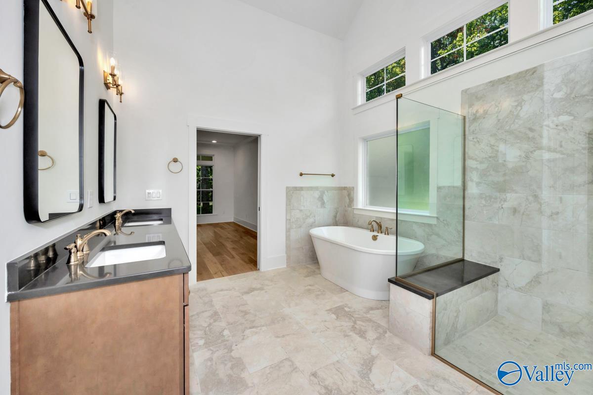 25 Bluff Creek