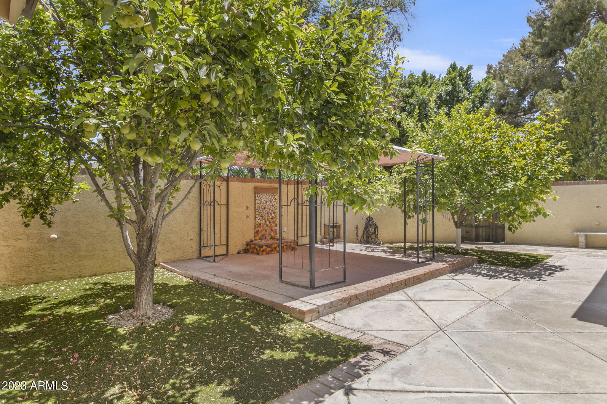 1518 E SOUTH SHORE Drive