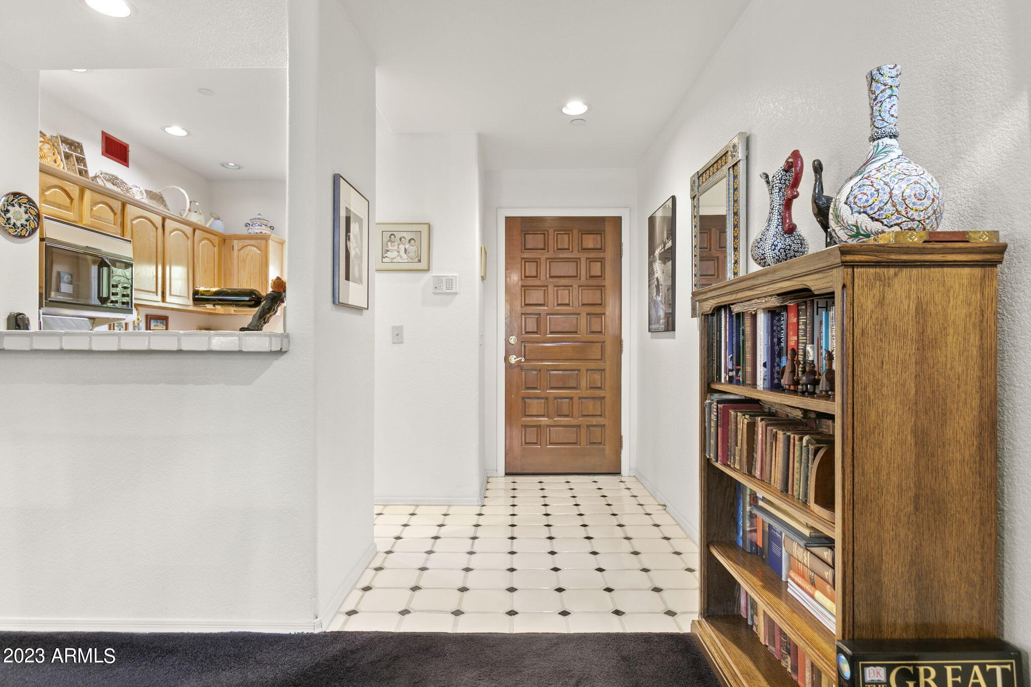 5200 S LAKESHORE Drive, 214