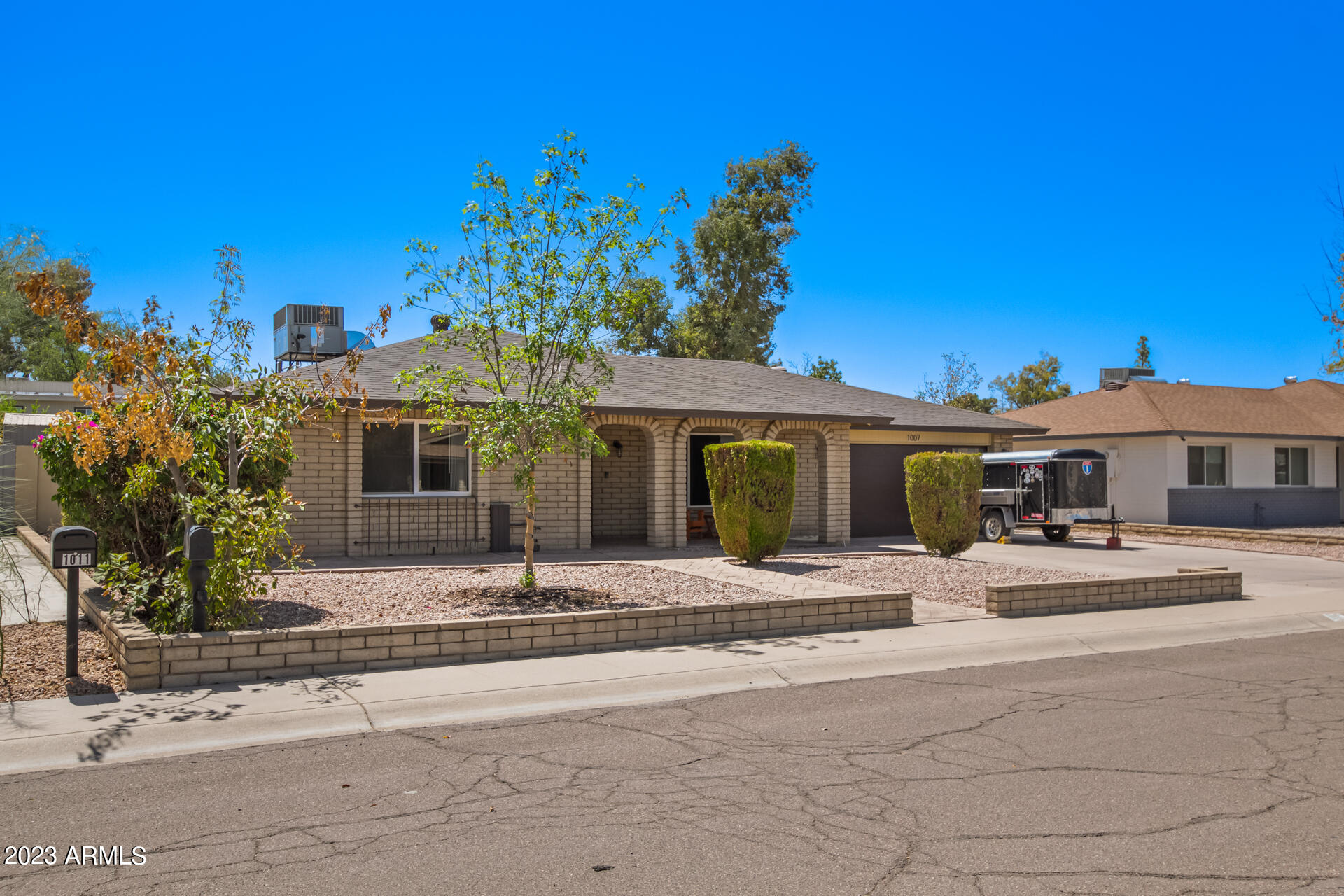 1007 E CARMEN Street
