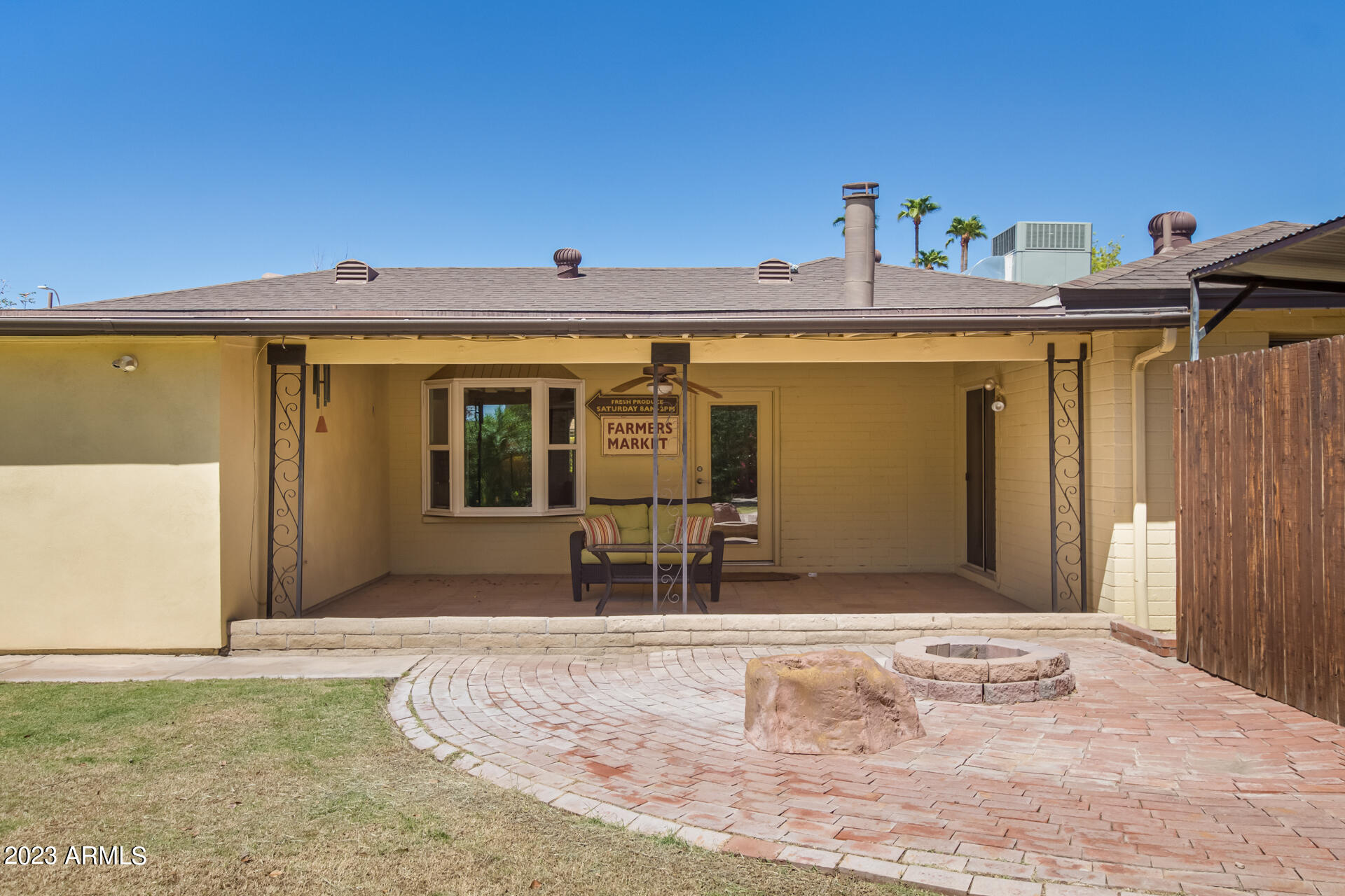 1007 E CARMEN Street