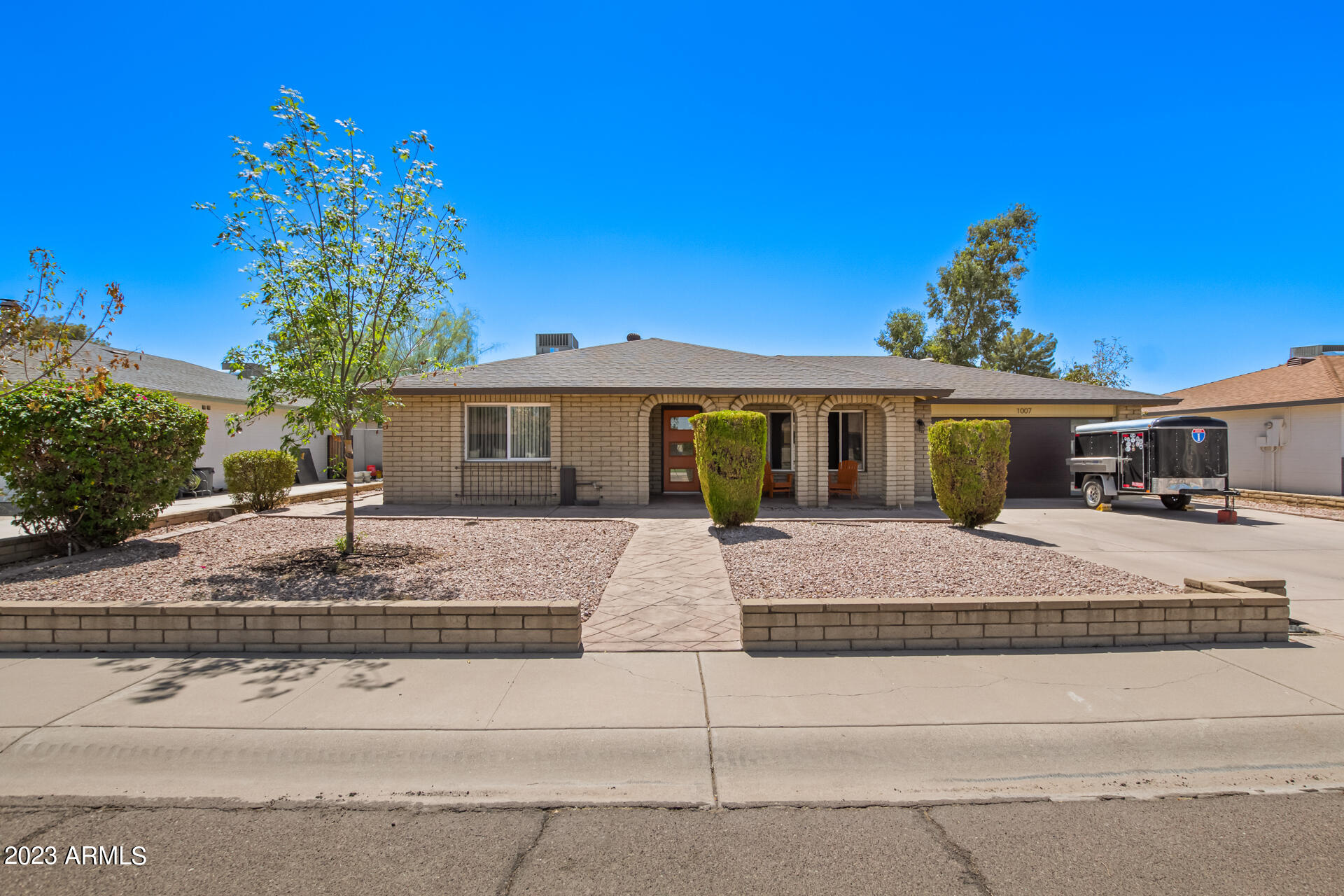 1007 E CARMEN Street