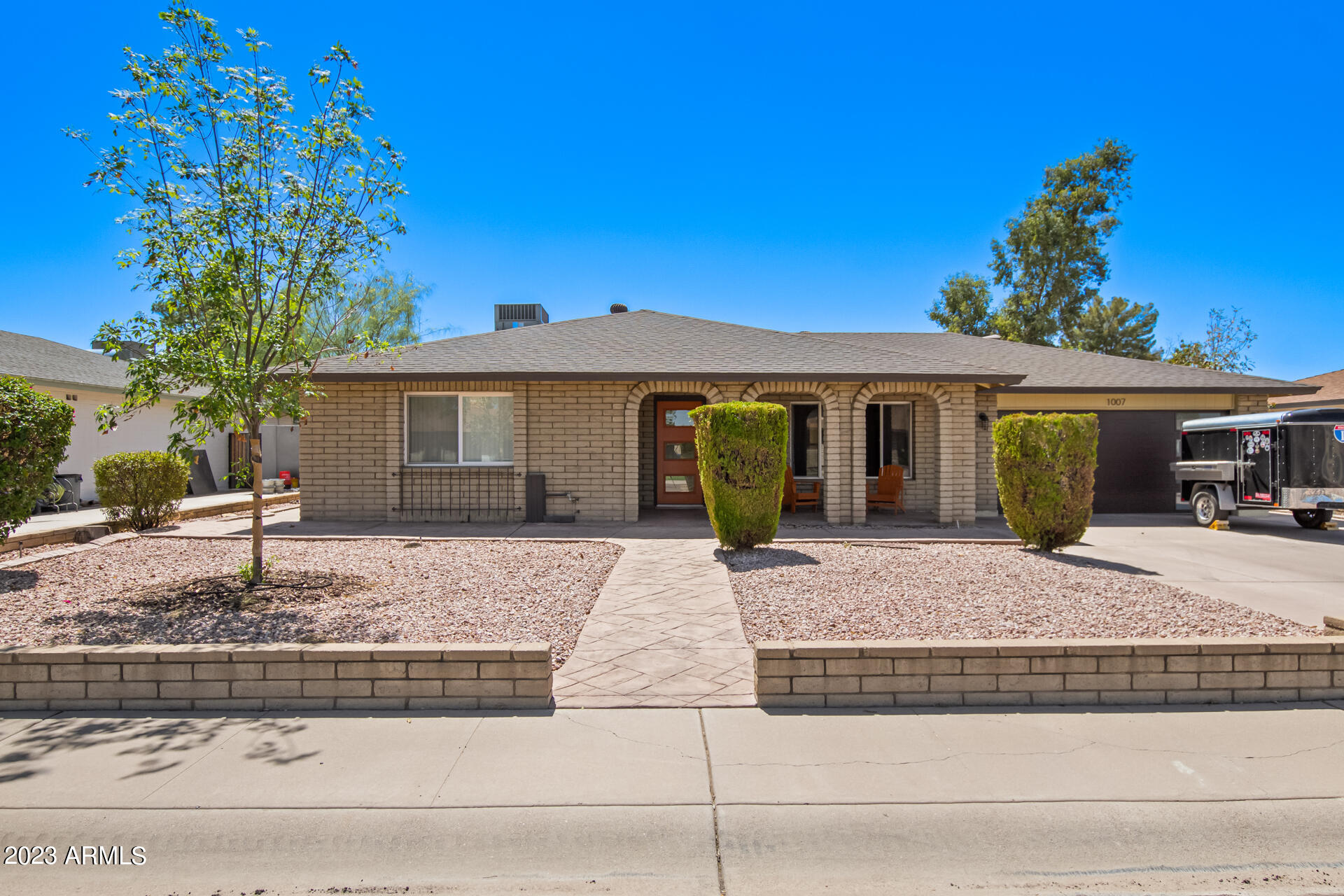 1007 E CARMEN Street