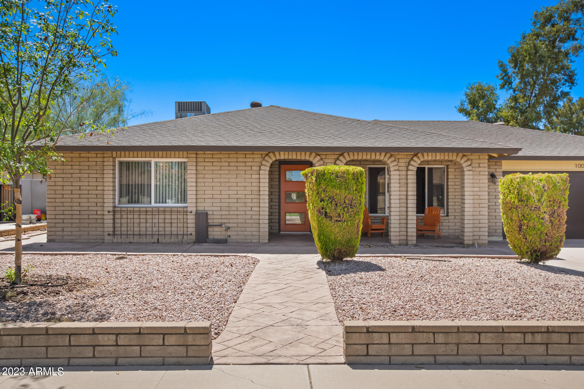 1007 E CARMEN Street