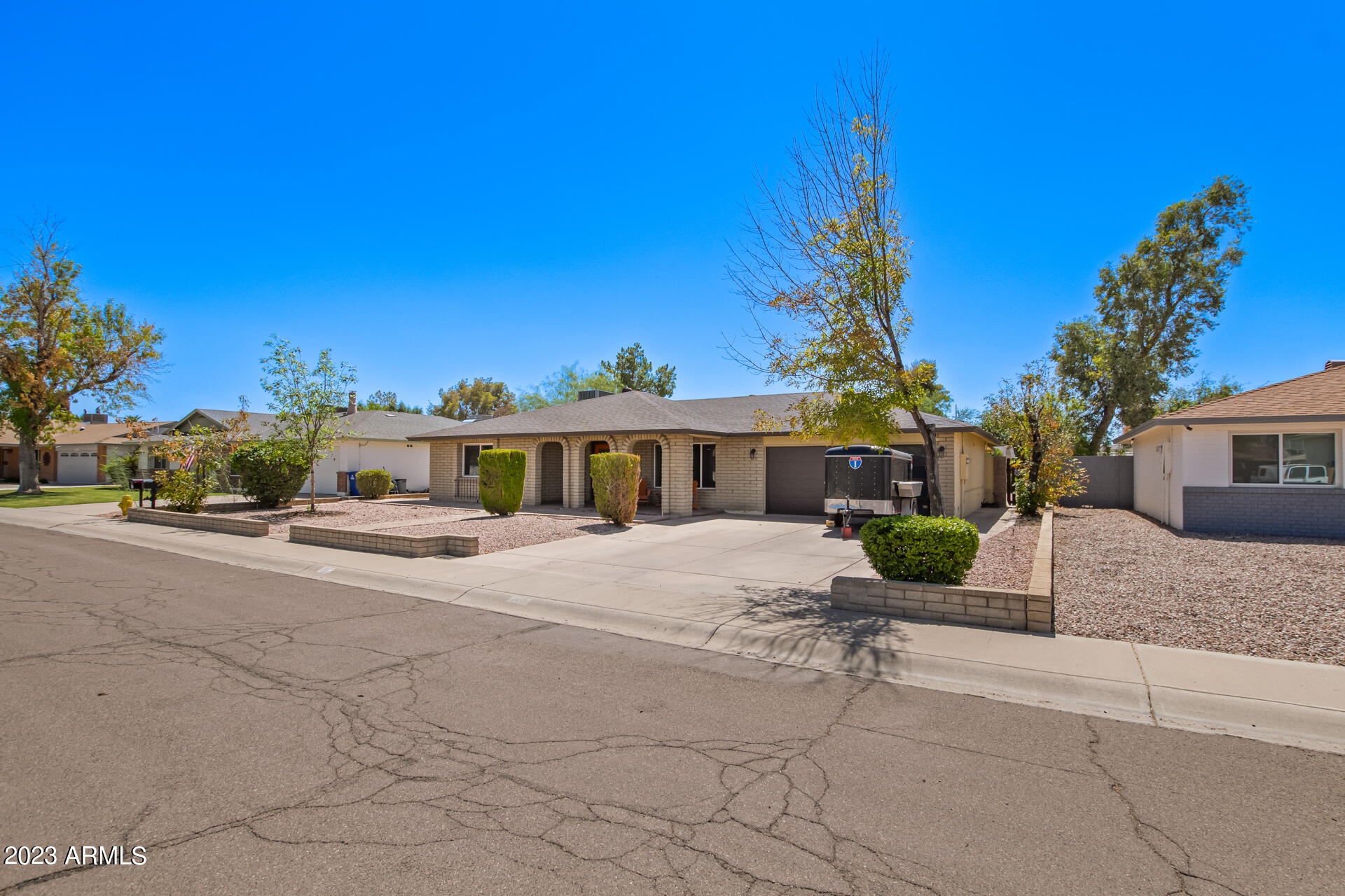 1007 E CARMEN Street