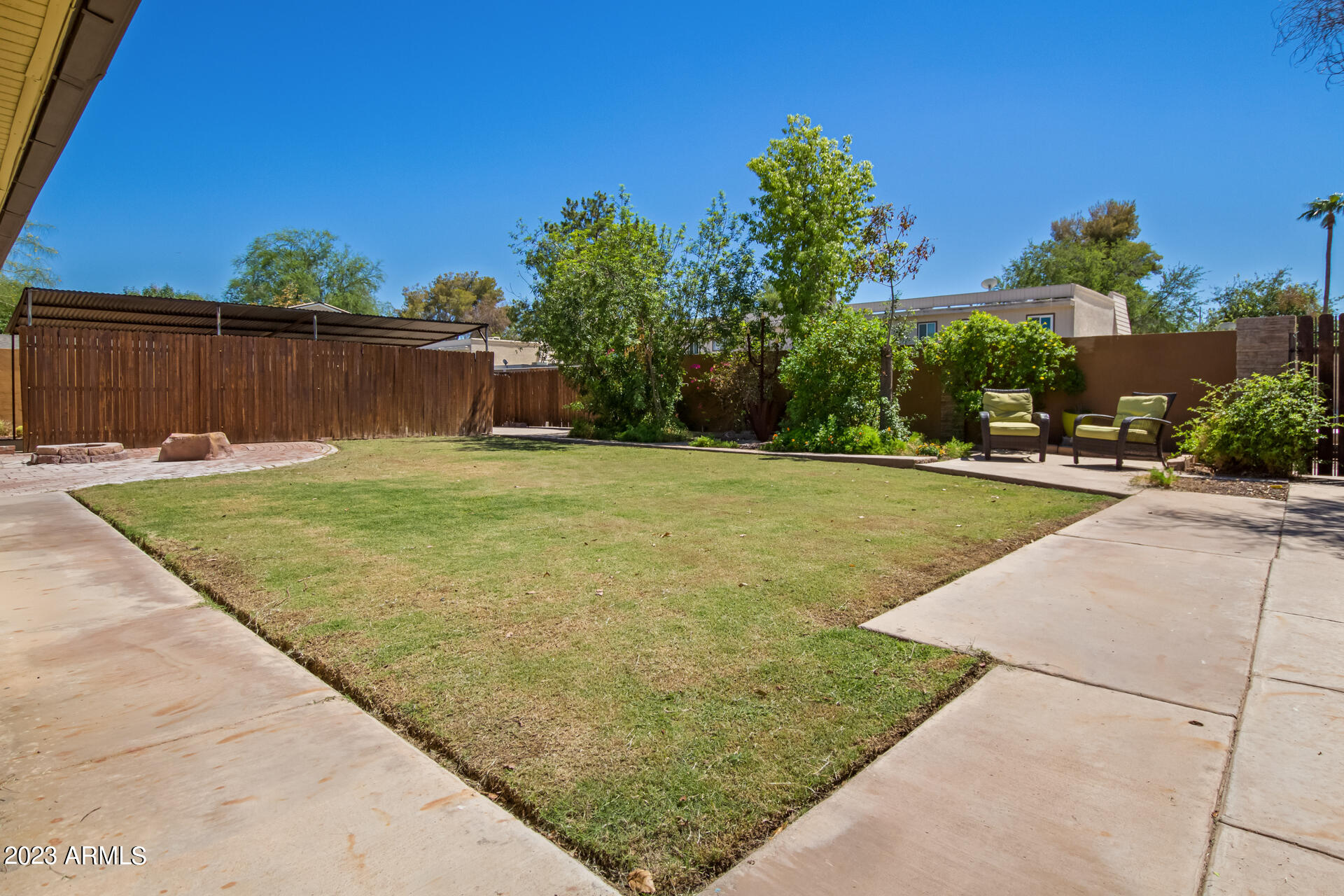 1007 E CARMEN Street