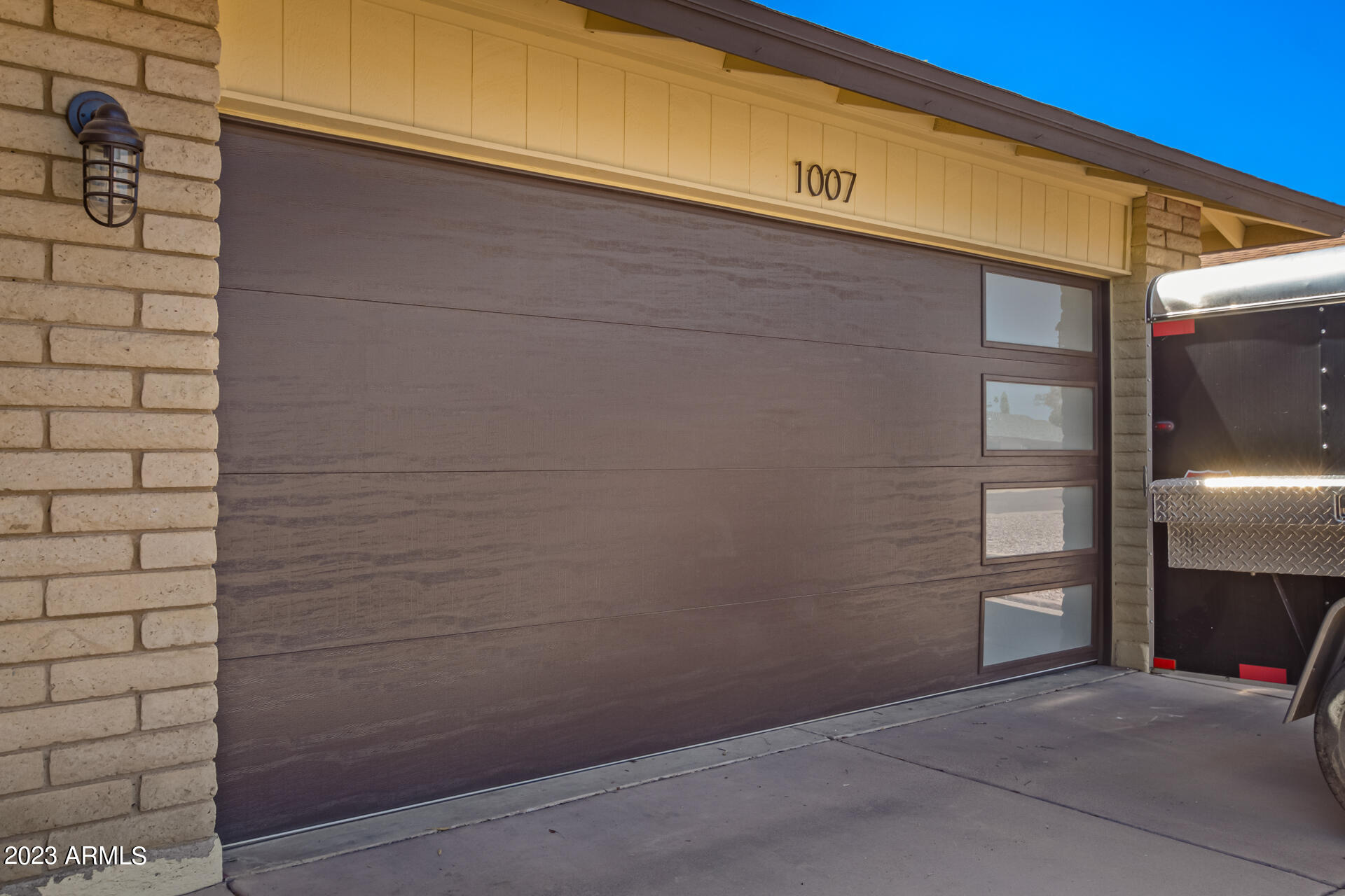 1007 E CARMEN Street