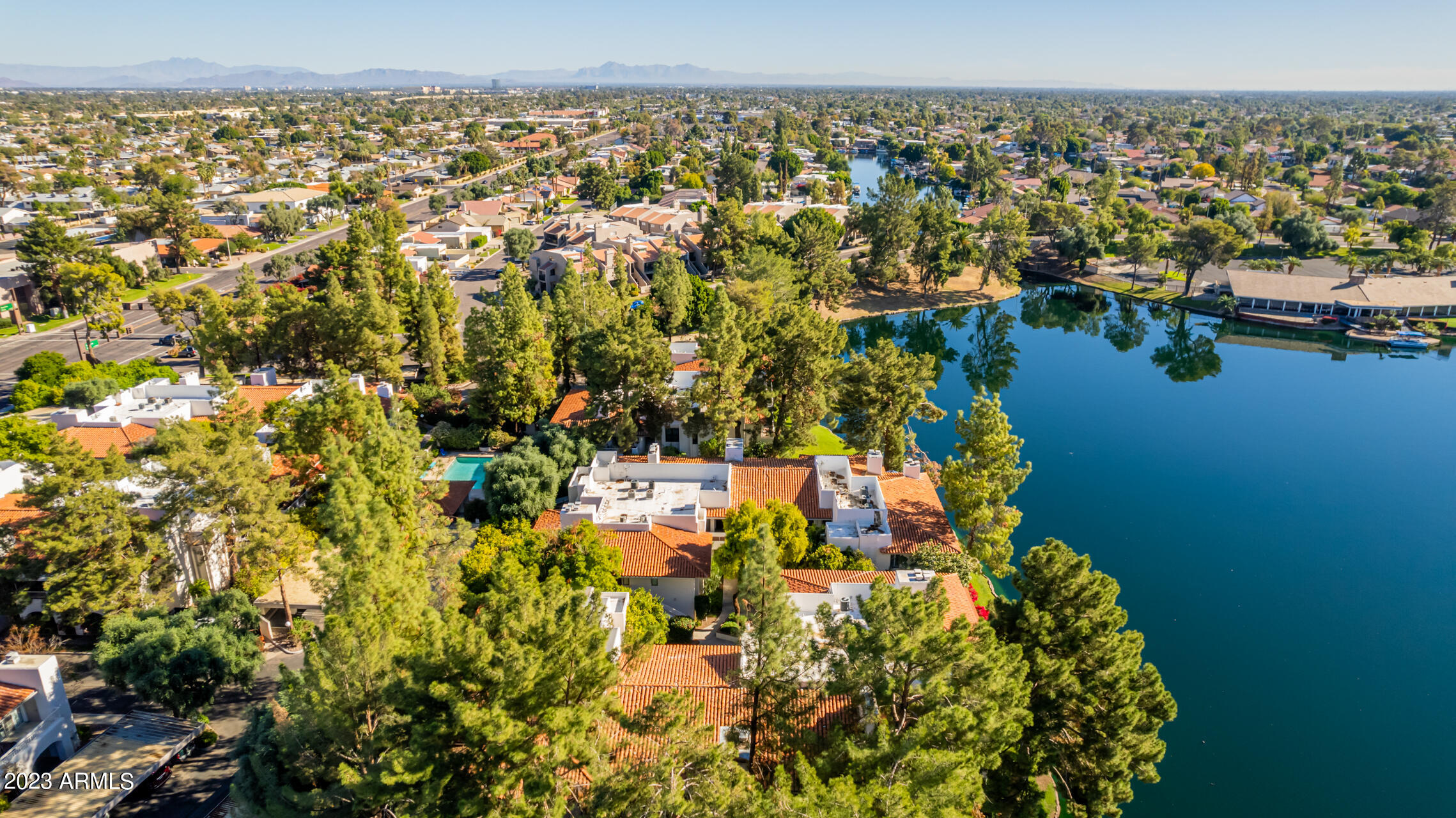 5200 S LAKESHORE Drive, 233