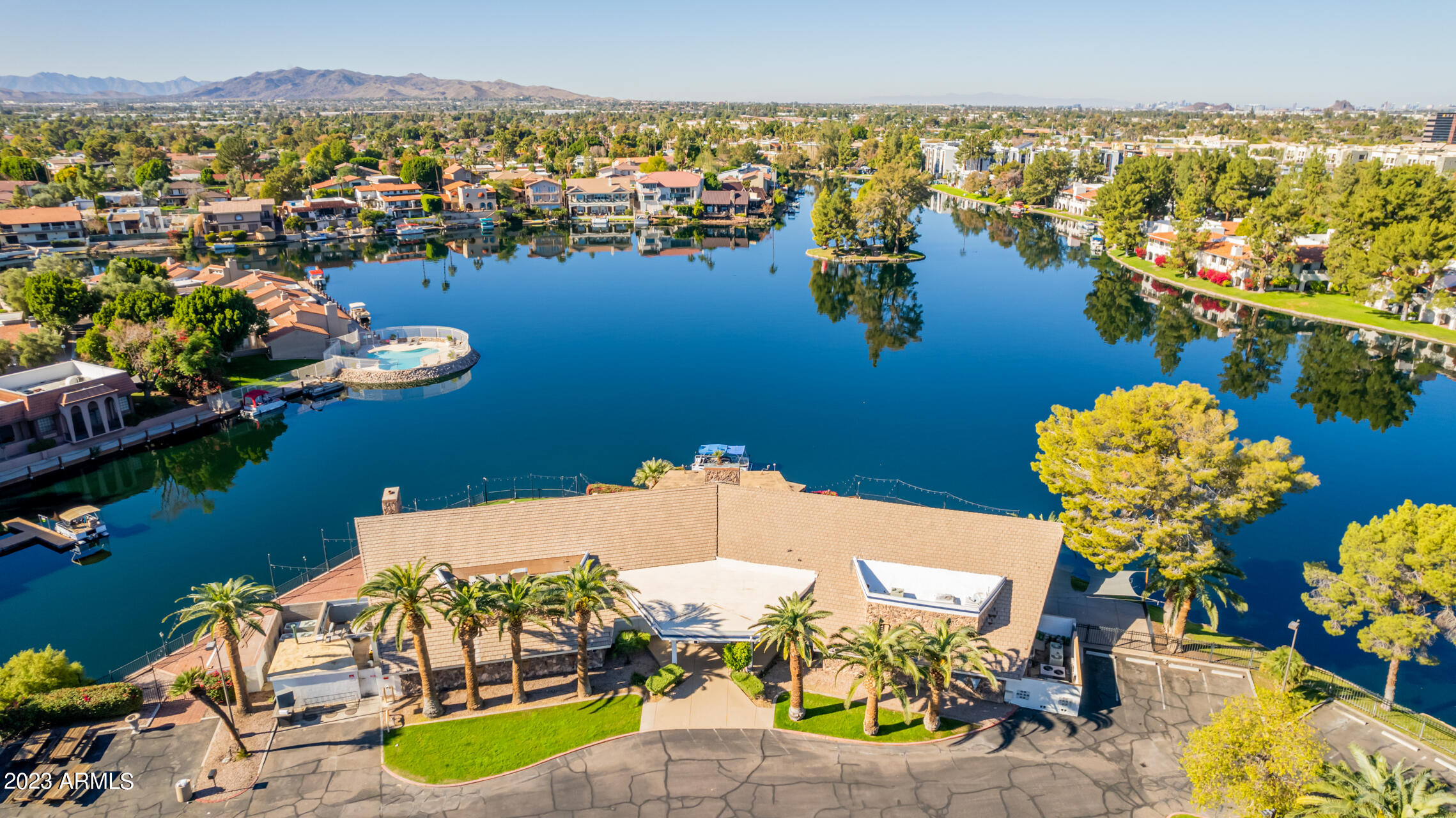 5200 S LAKESHORE Drive, 233