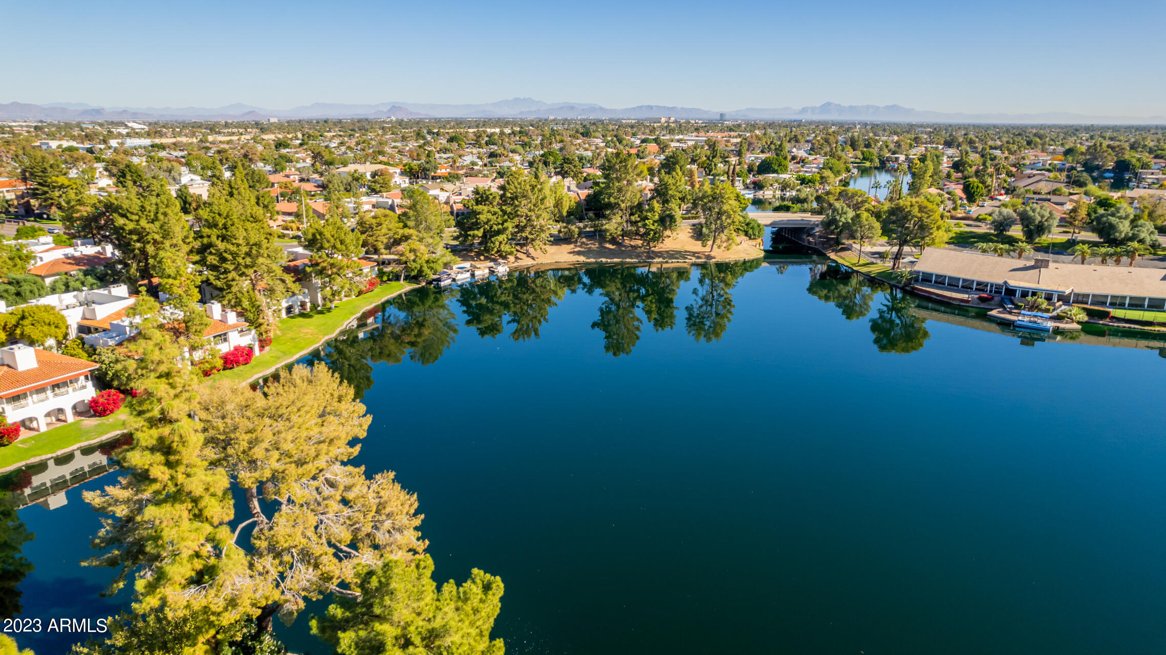 5200 S LAKESHORE Drive, 233