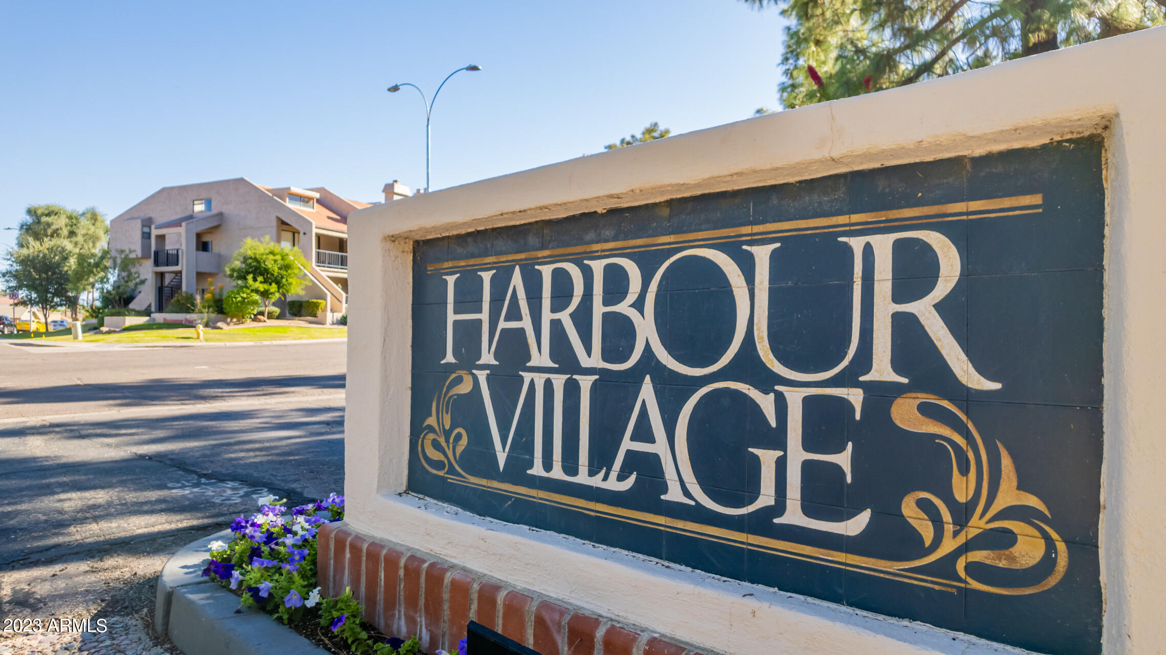 5200 S LAKESHORE Drive, 233