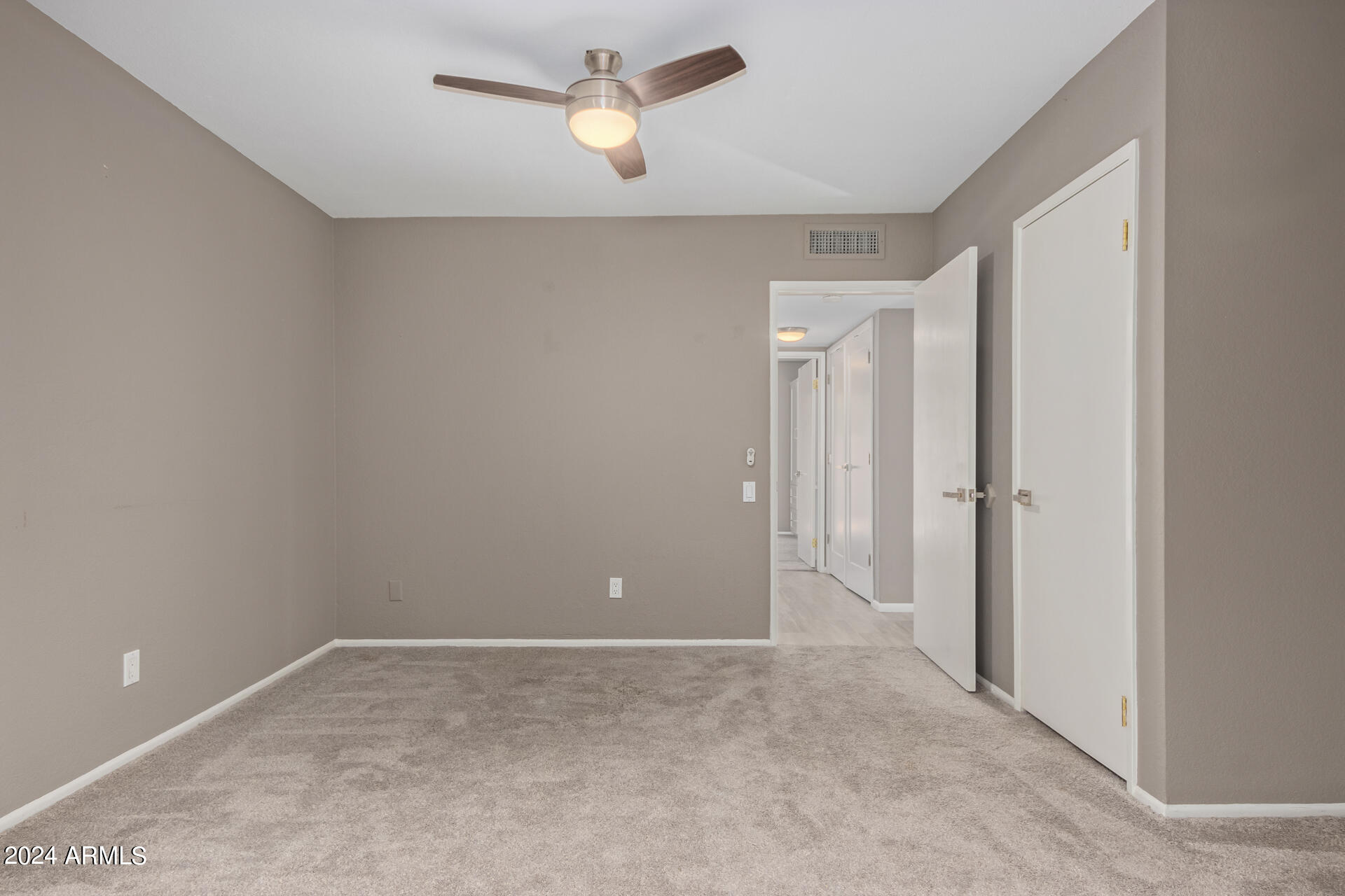 1042 E DRIFTWOOD Drive