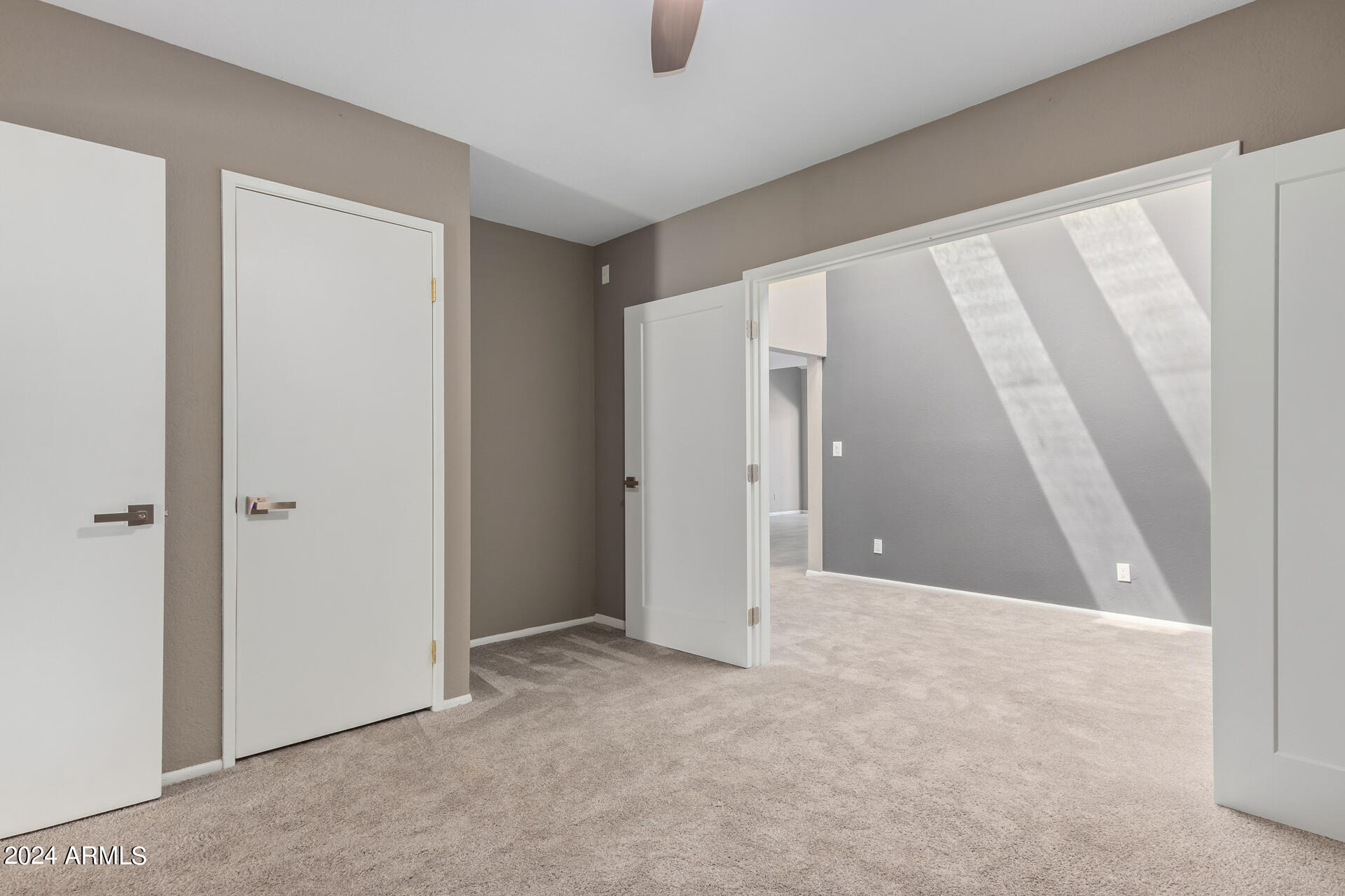 1042 E DRIFTWOOD Drive
