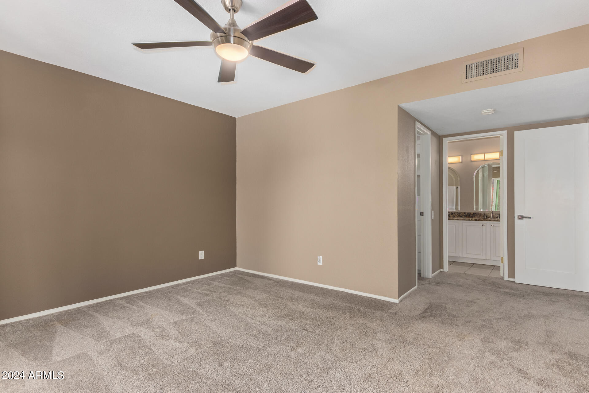 1042 E DRIFTWOOD Drive