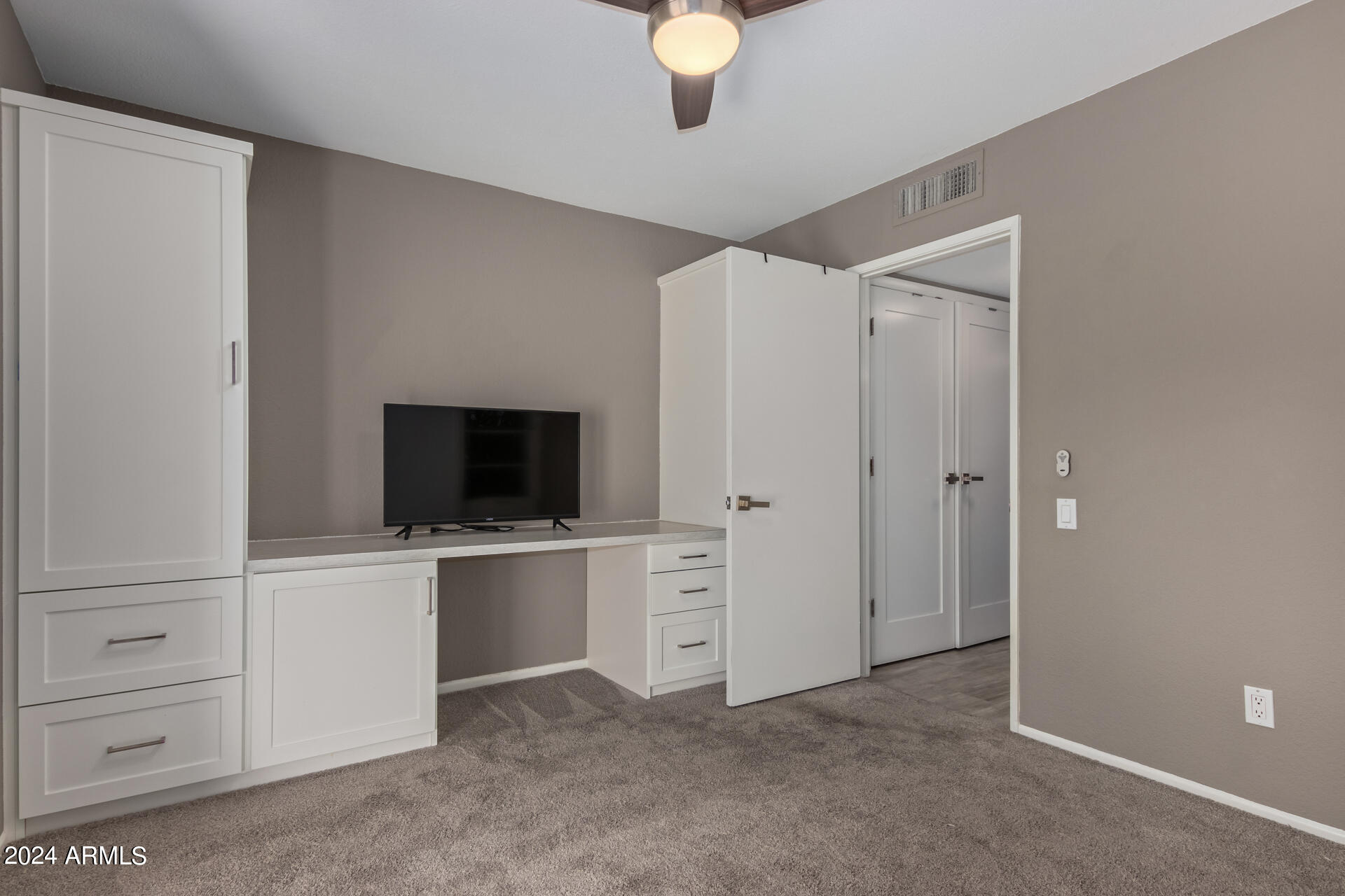 1042 E DRIFTWOOD Drive