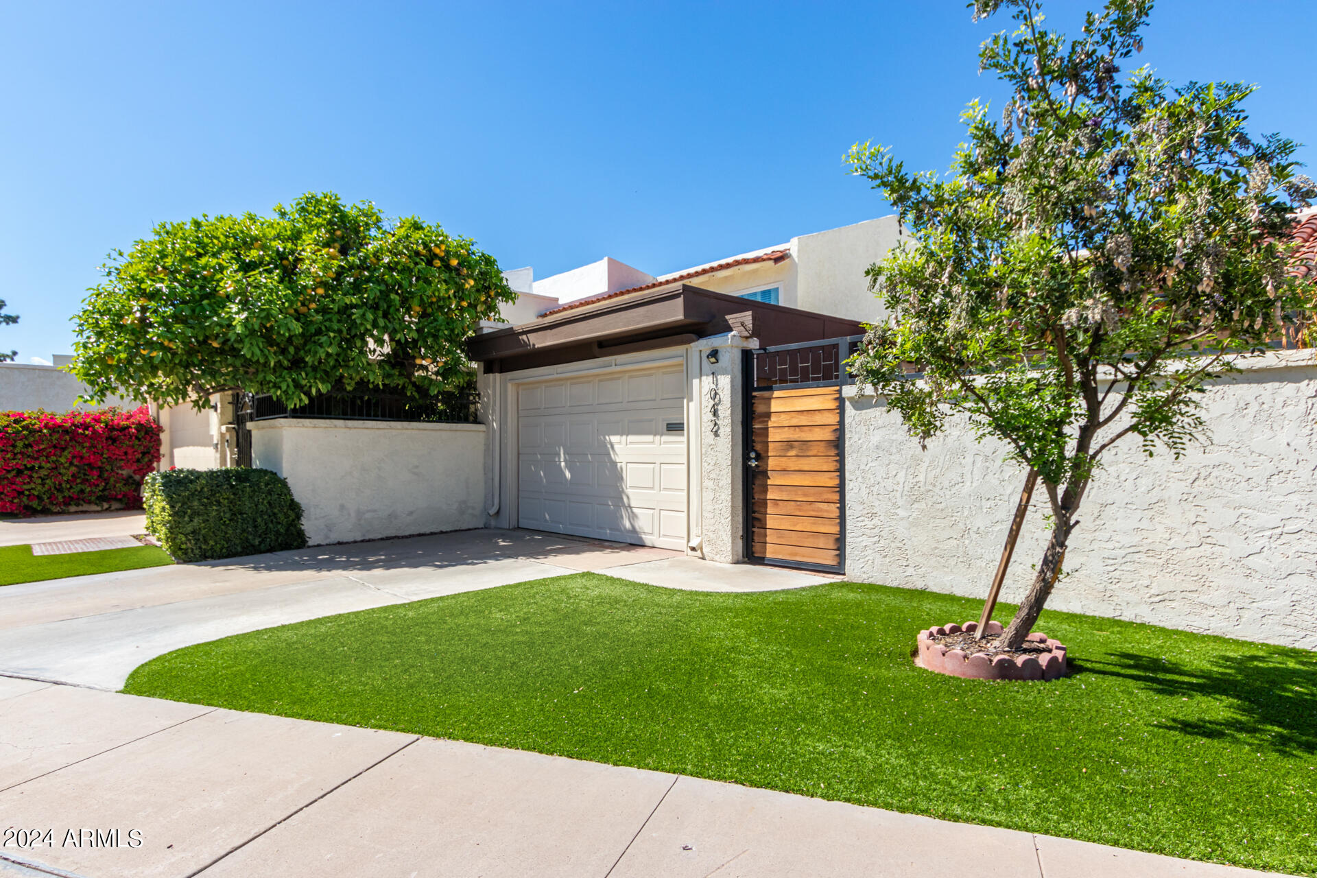 1042 E DRIFTWOOD Drive