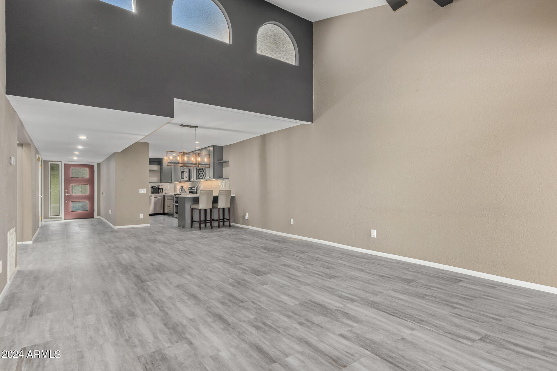 1042 E DRIFTWOOD Drive