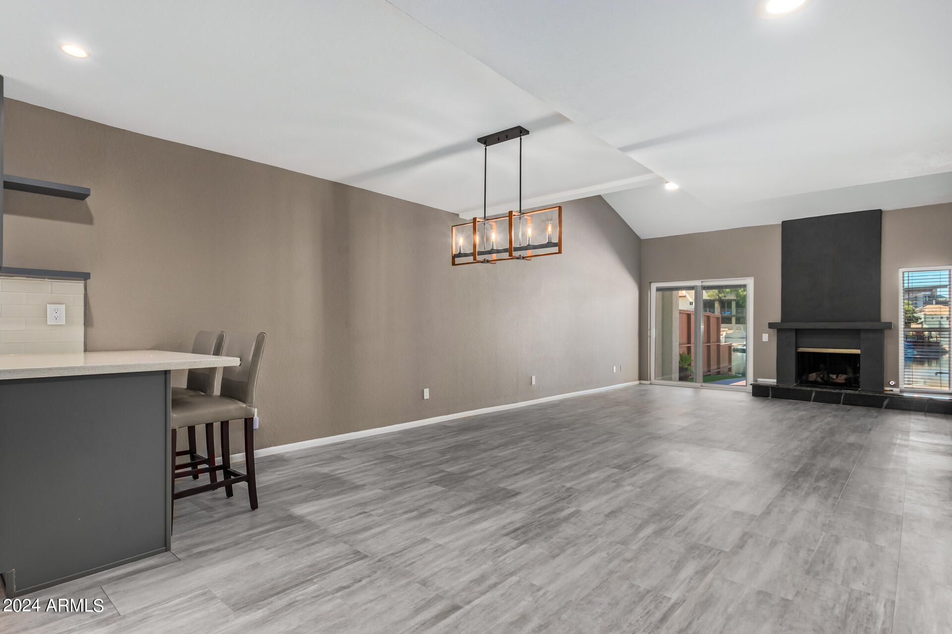 1042 E DRIFTWOOD Drive