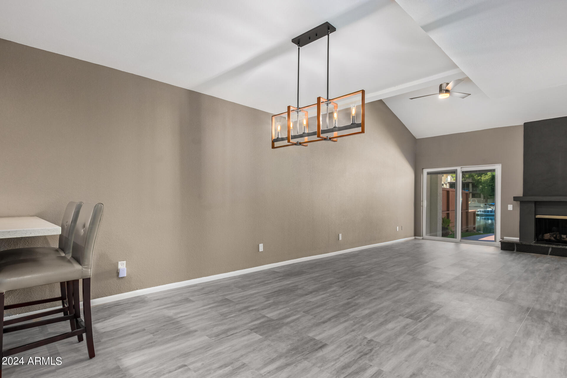 1042 E DRIFTWOOD Drive