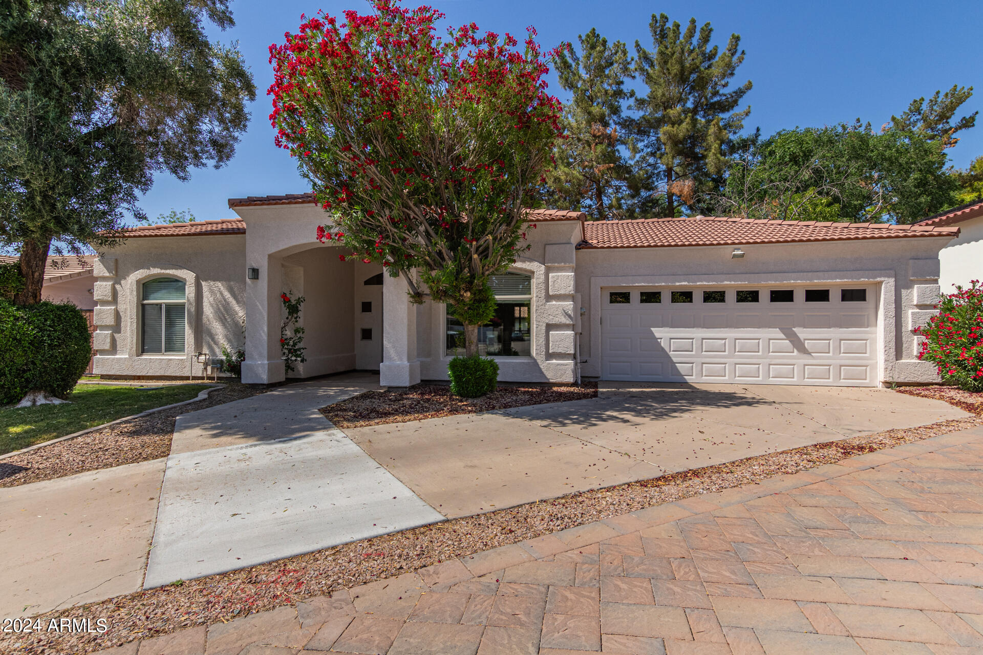 980 E LEEWARD Lane