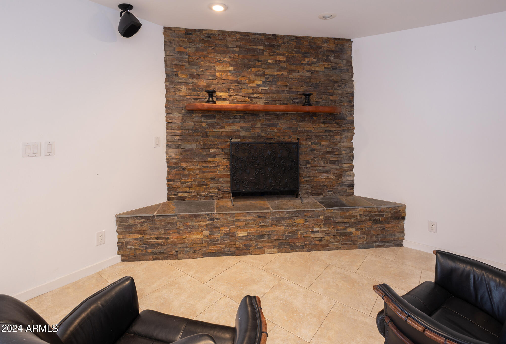 1065 E SANDPIPER Drive