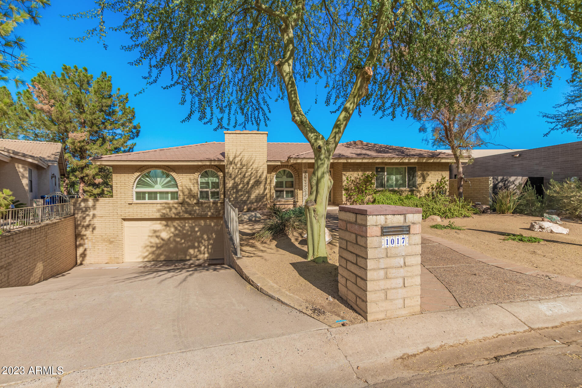 1017 E SANDPIPER Drive