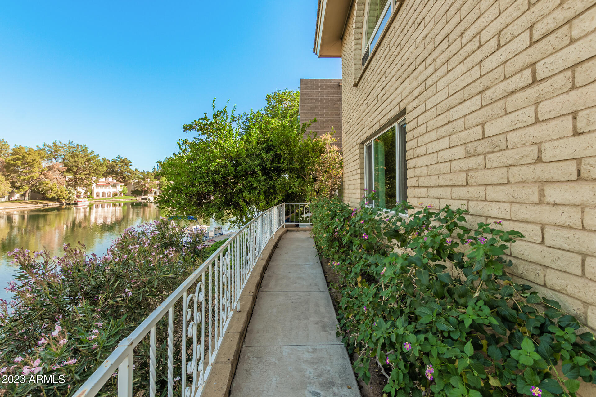 1017 E SANDPIPER Drive