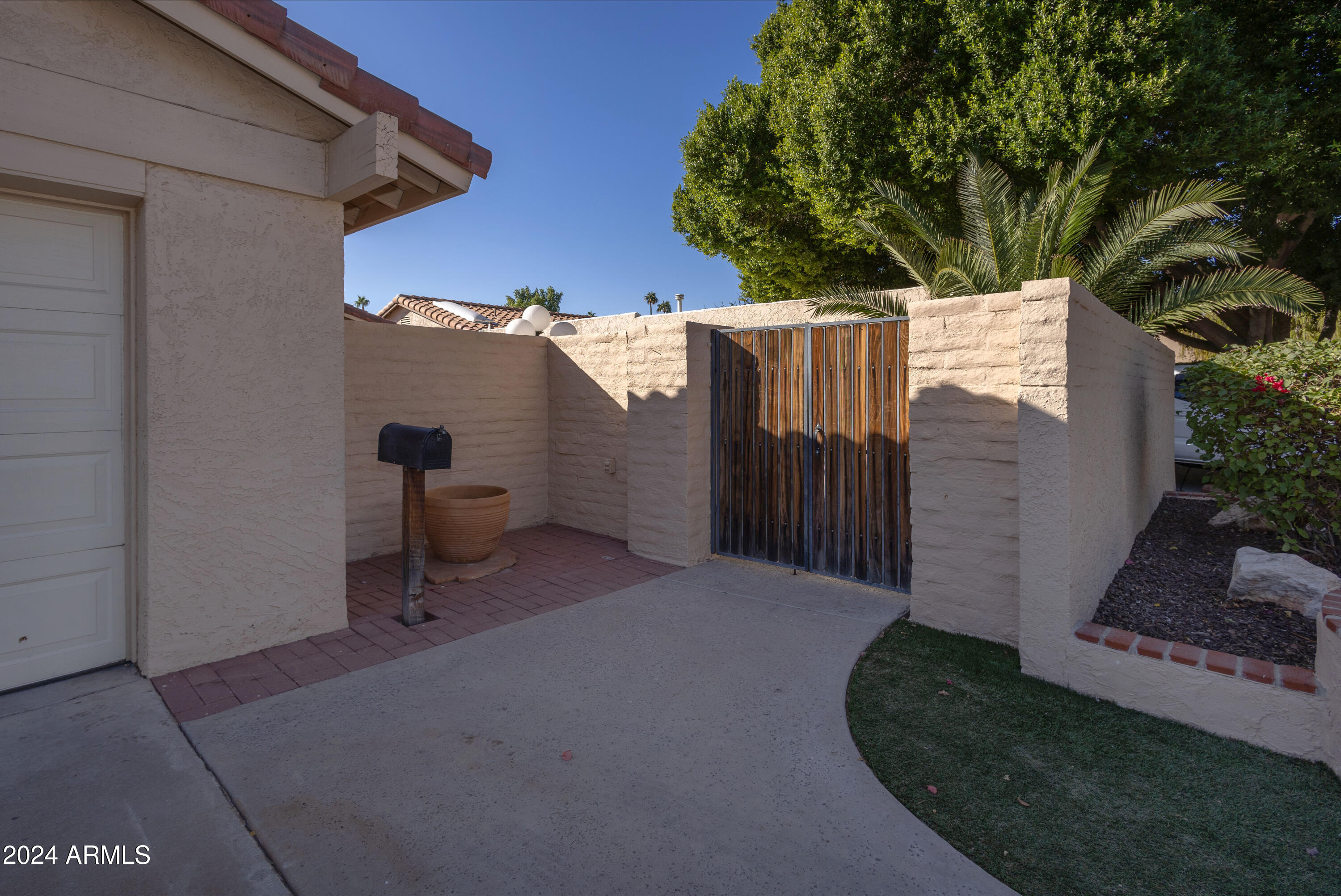 1523 E DRIFTWOOD Drive