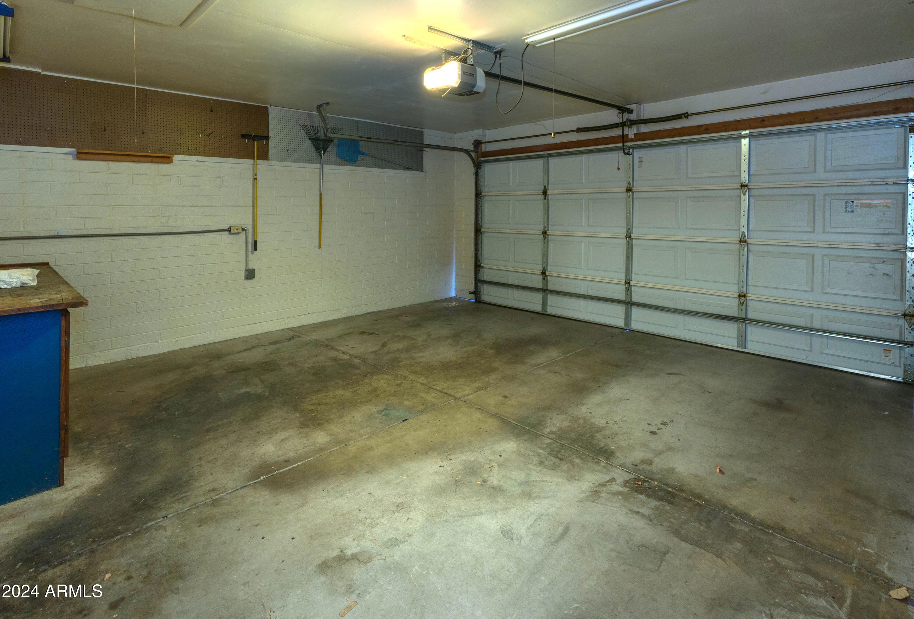 1523 E DRIFTWOOD Drive