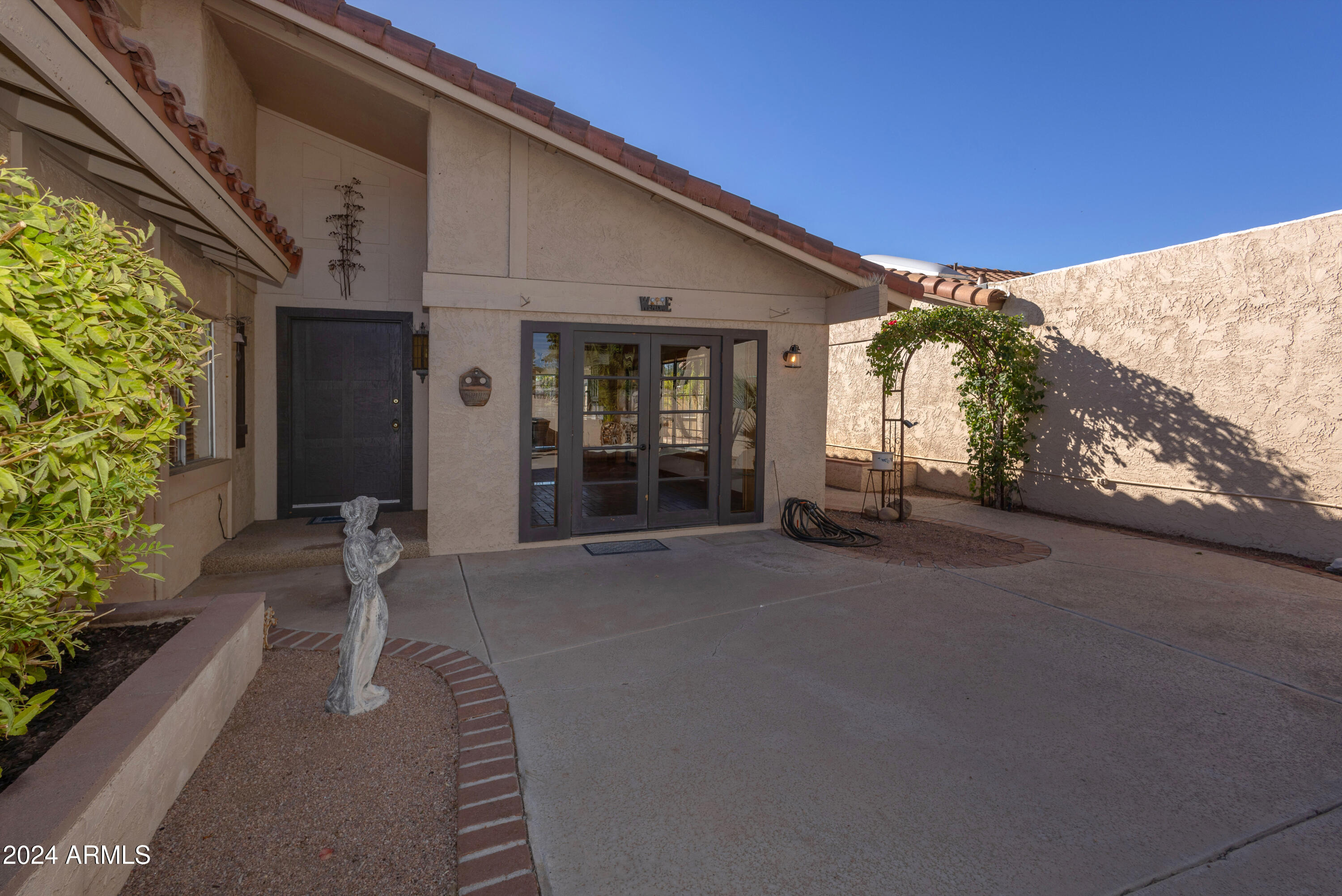 1523 E DRIFTWOOD Drive