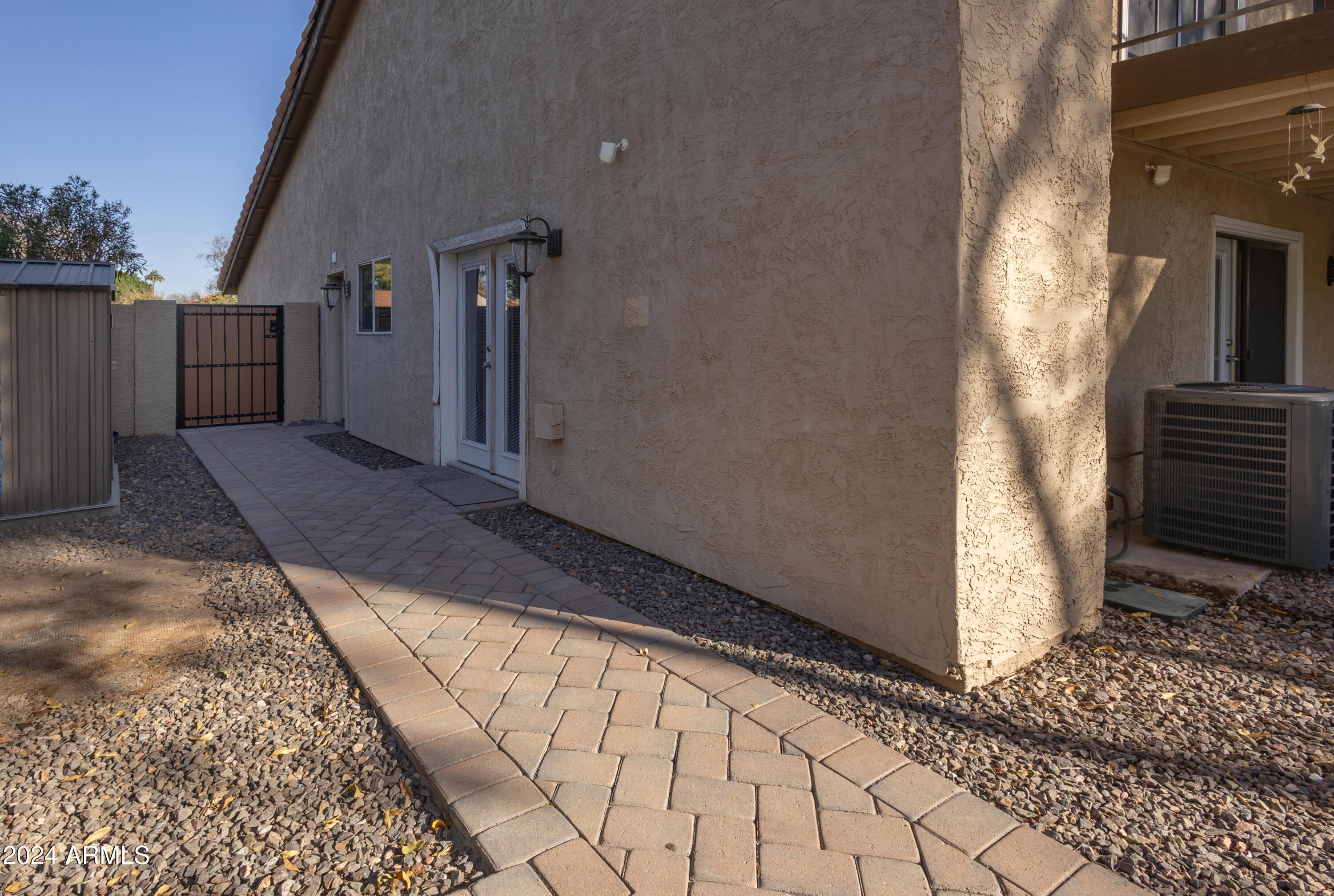 933 E DRIFTWOOD Drive