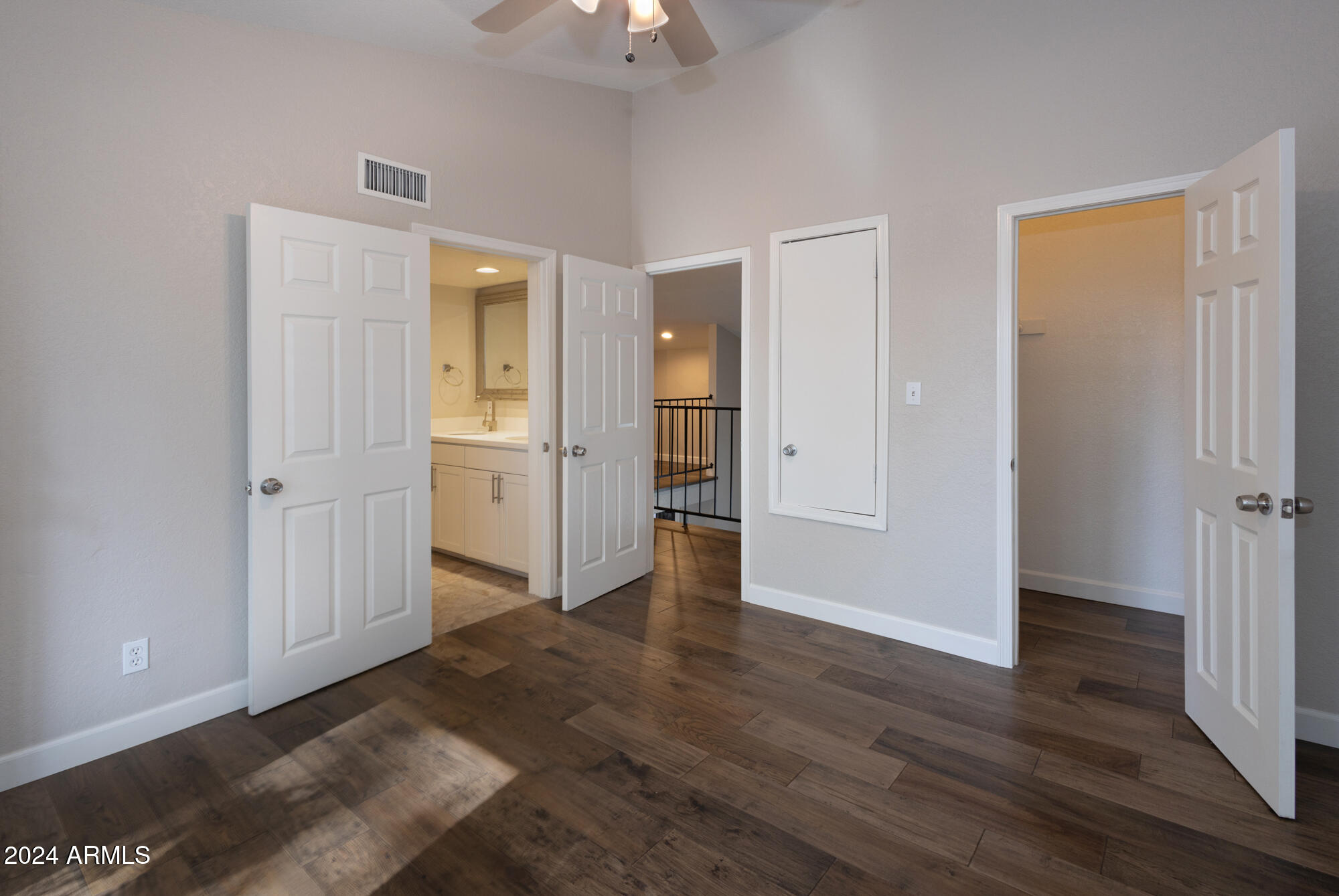 933 E DRIFTWOOD Drive