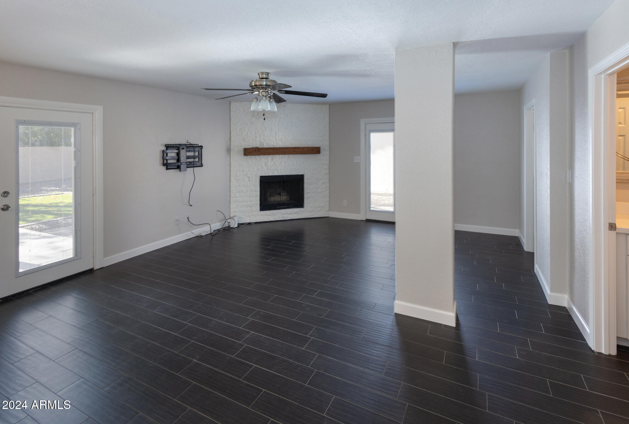 933 E DRIFTWOOD Drive